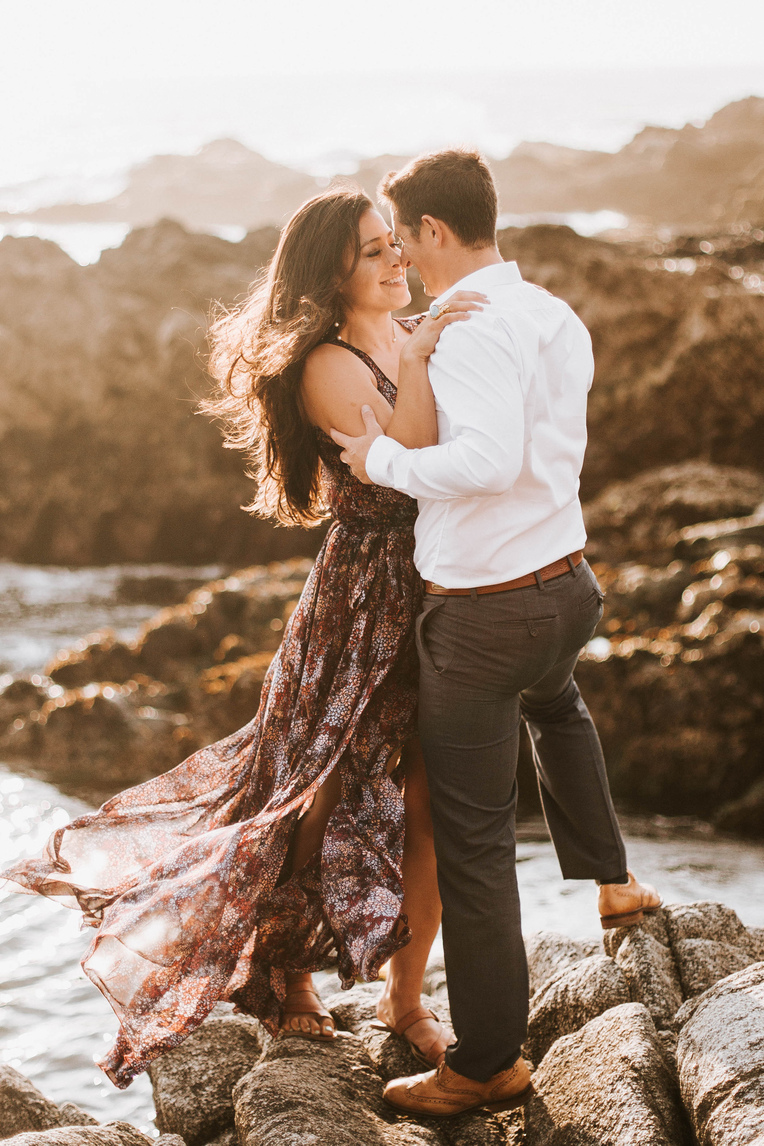 nicole-daacke-photography-big-sur-california-coast-adventure-engagement-photos-adventurous-elopement-intimate-wedding-photographer-golden-coastal-cali-engagement-session-14.jpg