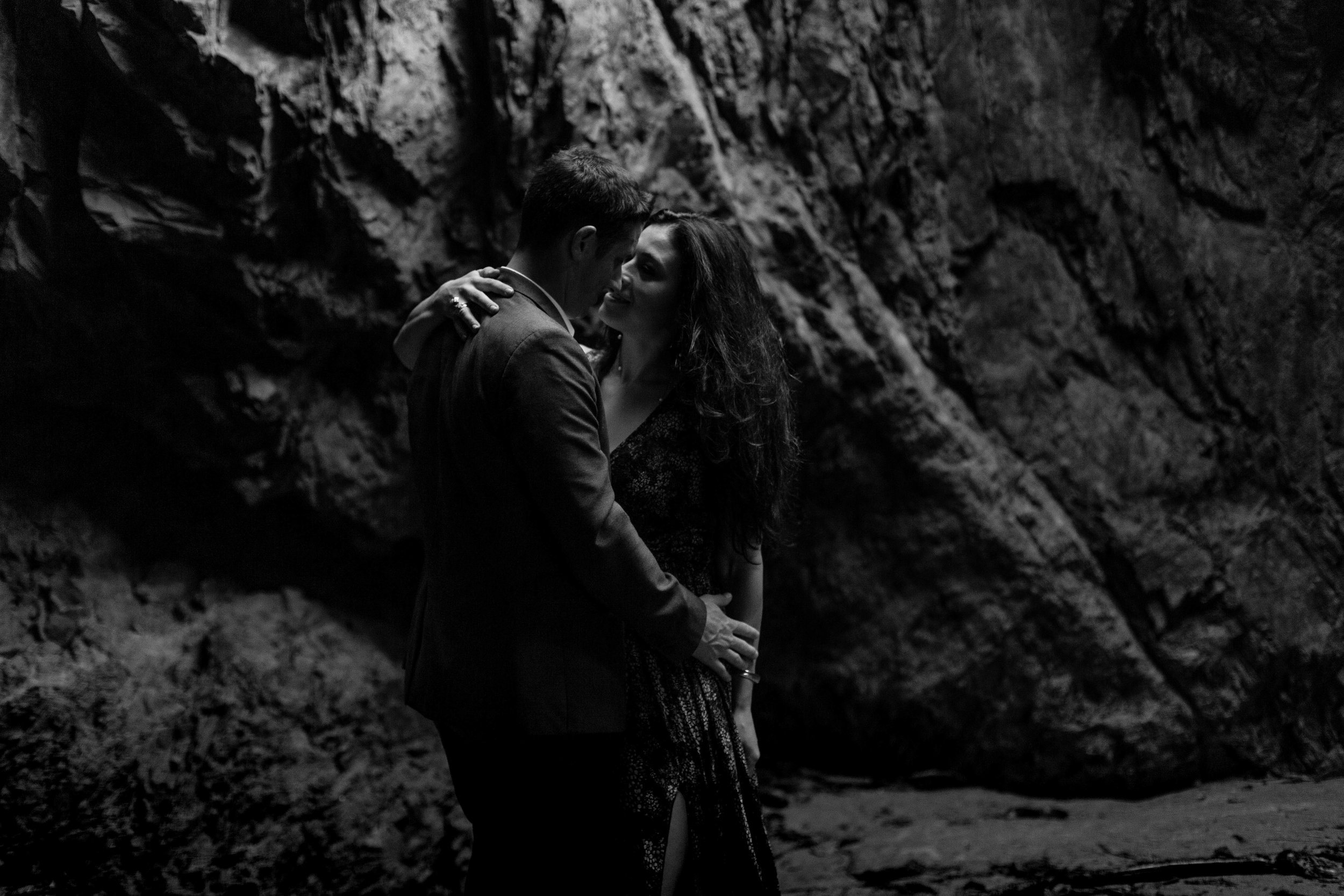 nicole-daacke-photography-big-sur-california-coast-adventure-engagement-photos-adventurous-elopement-intimate-wedding-photographer-golden-coastal-cali-engagement-session-25.jpg