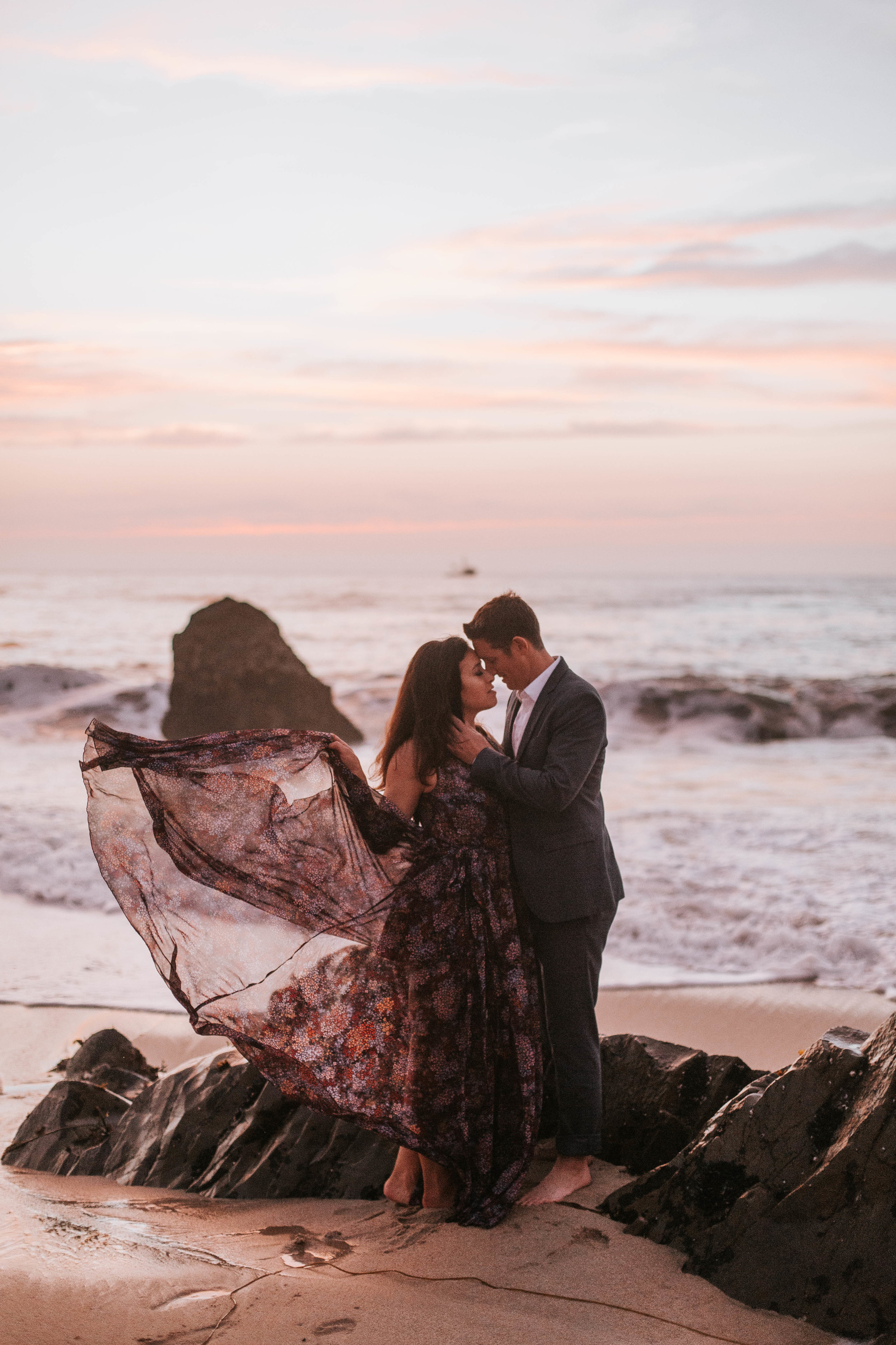 nicole-daacke-photography-big-sur-california-coast-adventure-engagement-photos-adventurous-elopement-intimate-wedding-photographer-golden-coastal-cali-engagement-session-34.jpg