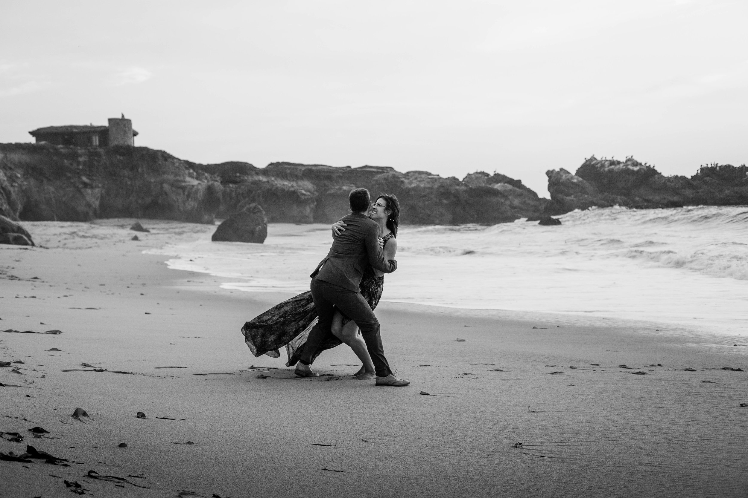 nicole-daacke-photography-big-sur-california-coast-adventure-engagement-photos-adventurous-elopement-intimate-wedding-photographer-golden-coastal-cali-engagement-session-24.jpg