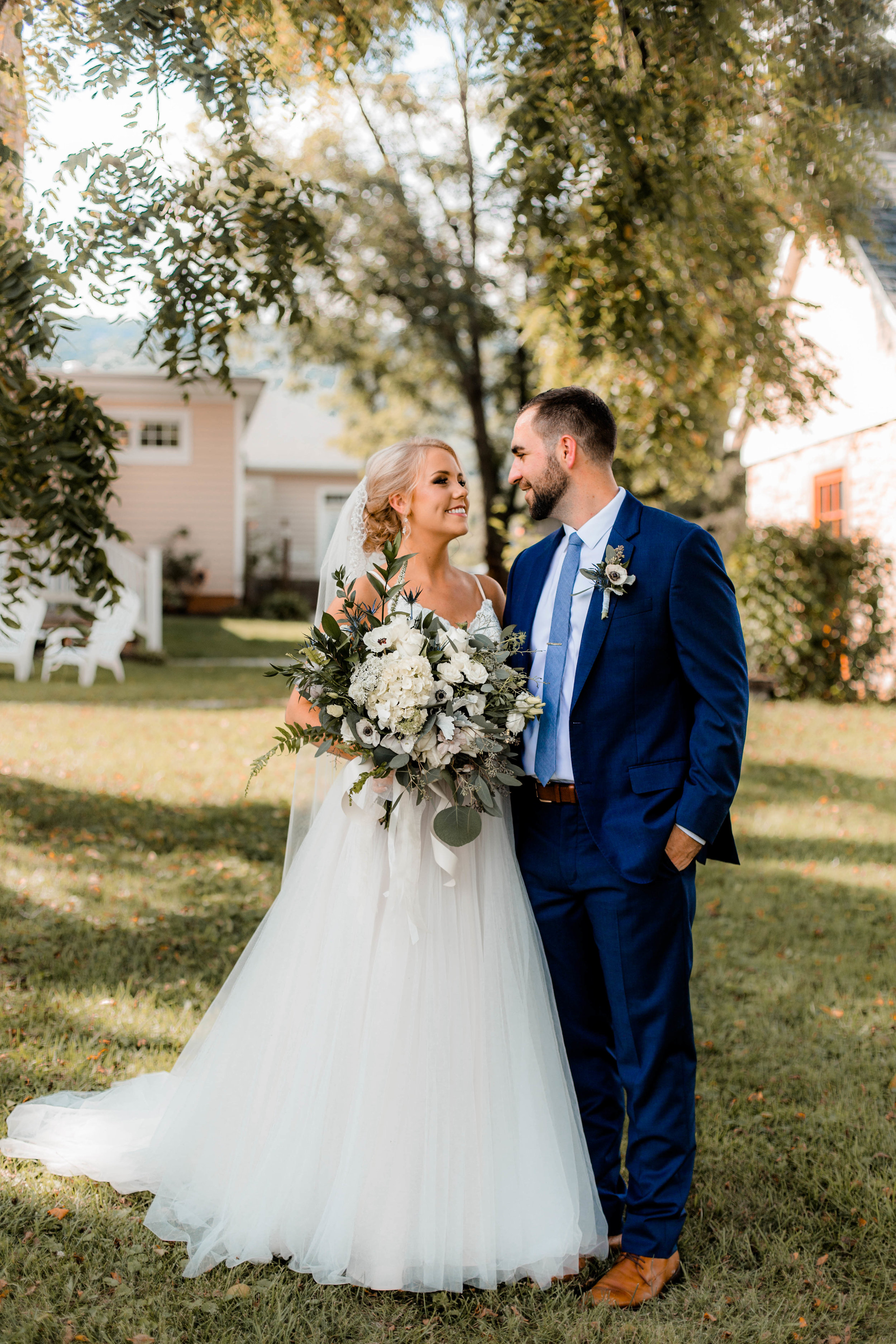 nicole-daacke-photography-intimate-wedding-in-a-lavender-field-washington-state-wedding-photographer-intimate-elopement-golden-lavender-field-wedding-photos-20.jpg