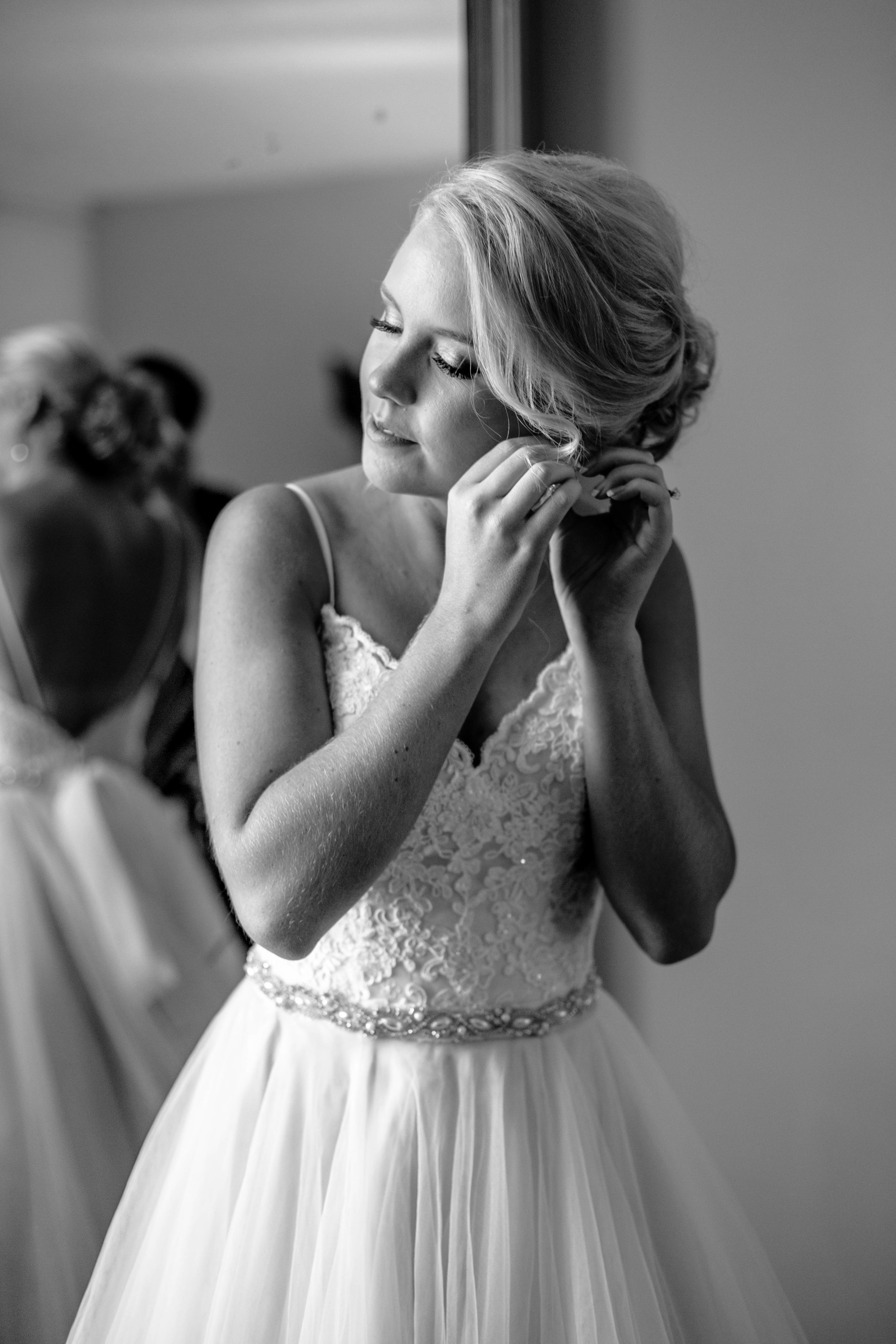 nicole-daacke-photography-intimate-wedding-in-a-lavender-field-washington-state-wedding-photographer-intimate-elopement-golden-lavender-field-wedding-photos-15.jpg