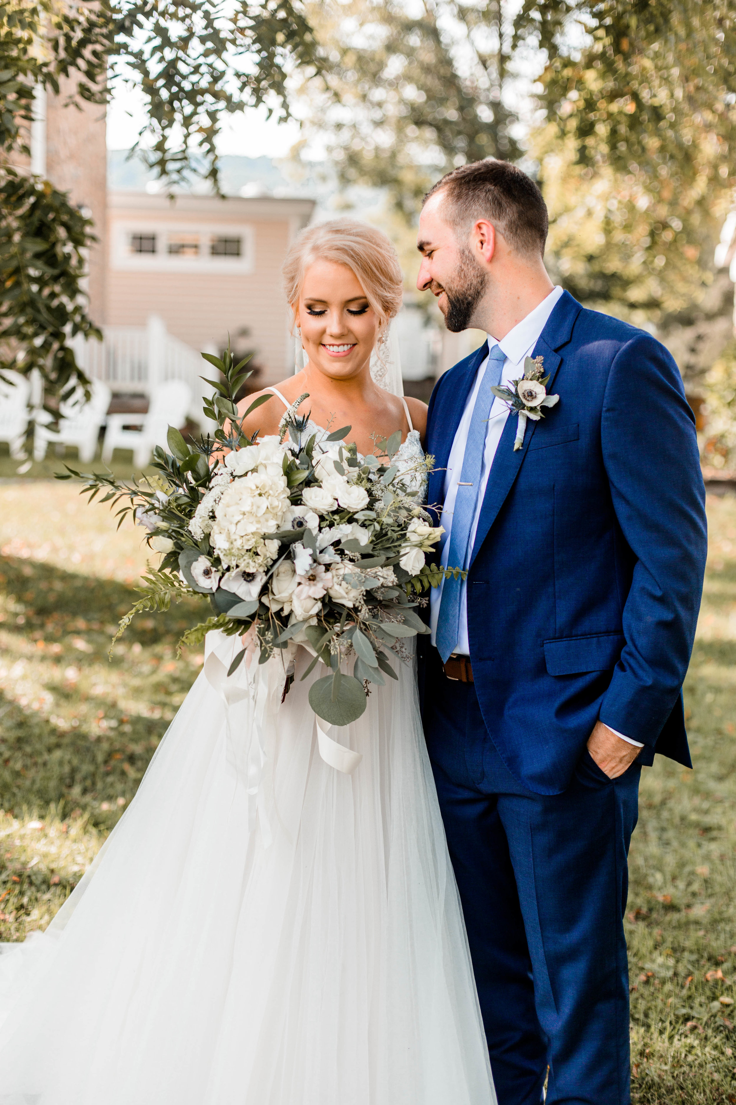 nicole-daacke-photography-intimate-wedding-in-a-lavender-field-washington-state-wedding-photographer-intimate-elopement-golden-lavender-field-wedding-photos-21.jpg