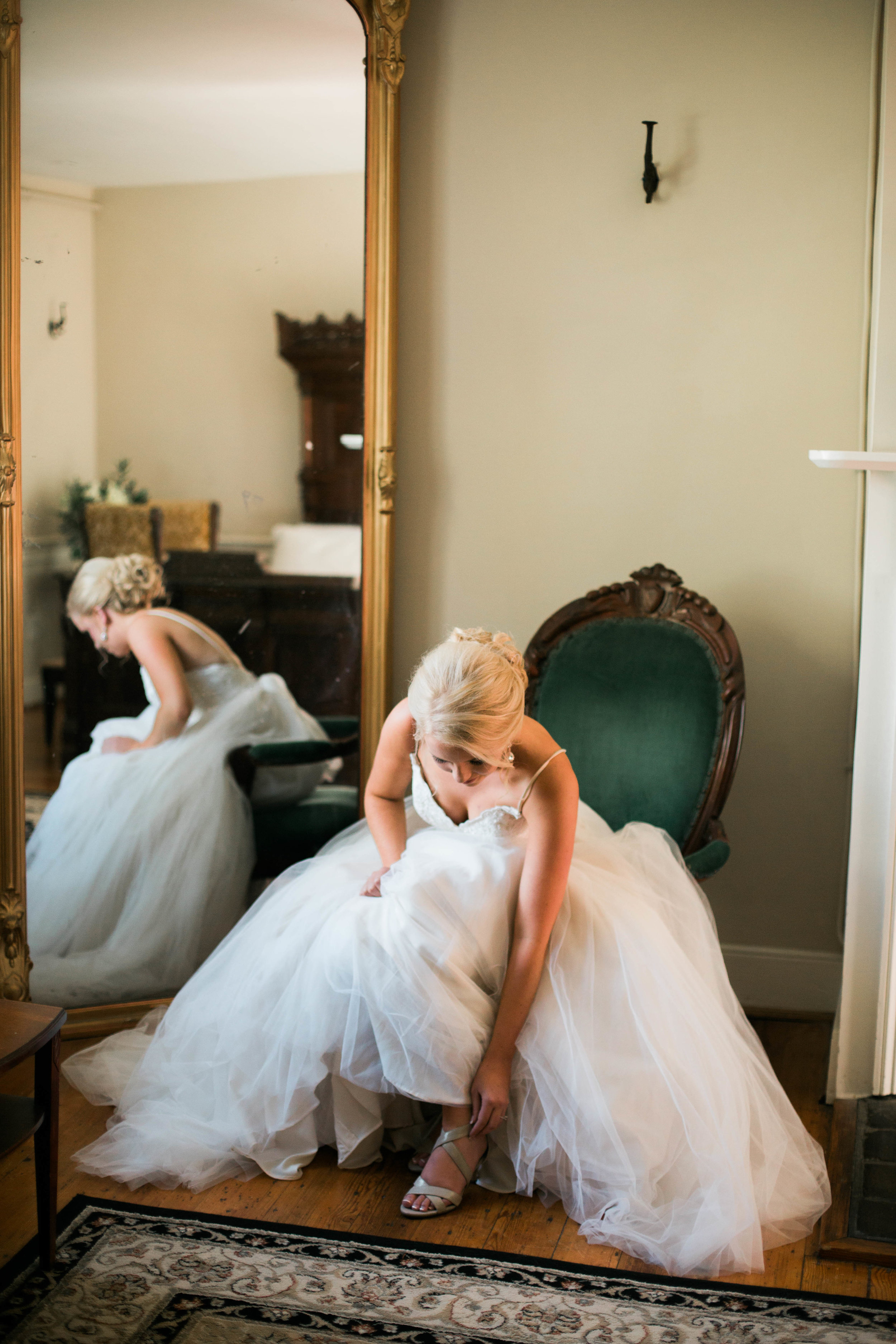 nicole-daacke-photography-intimate-wedding-in-a-lavender-field-washington-state-wedding-photographer-intimate-elopement-golden-lavender-field-wedding-photos-17.jpg