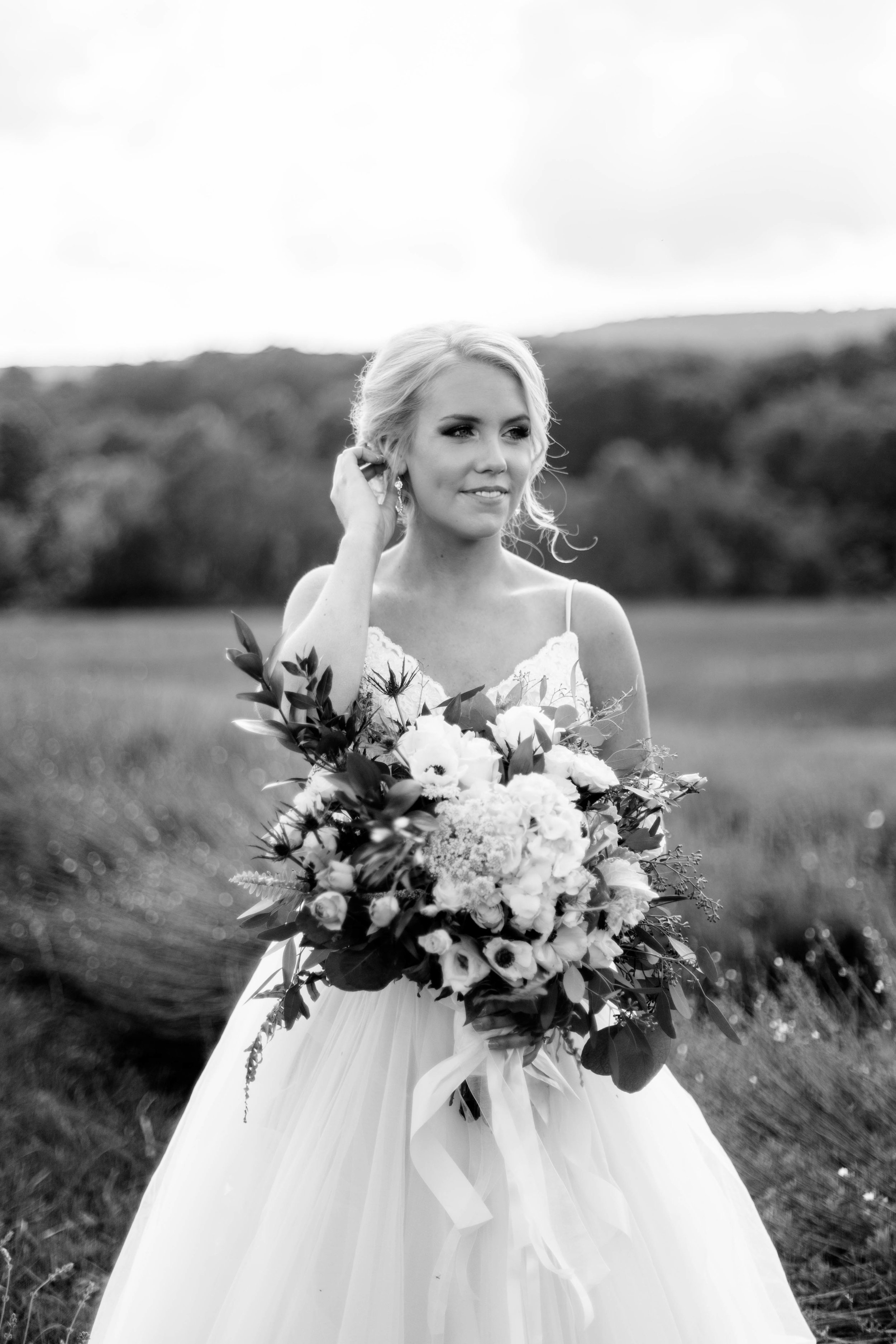 nicole-daacke-photography-intimate-wedding-in-a-lavender-field-washington-state-wedding-photographer-intimate-elopement-golden-lavender-field-wedding-photos-29.jpg