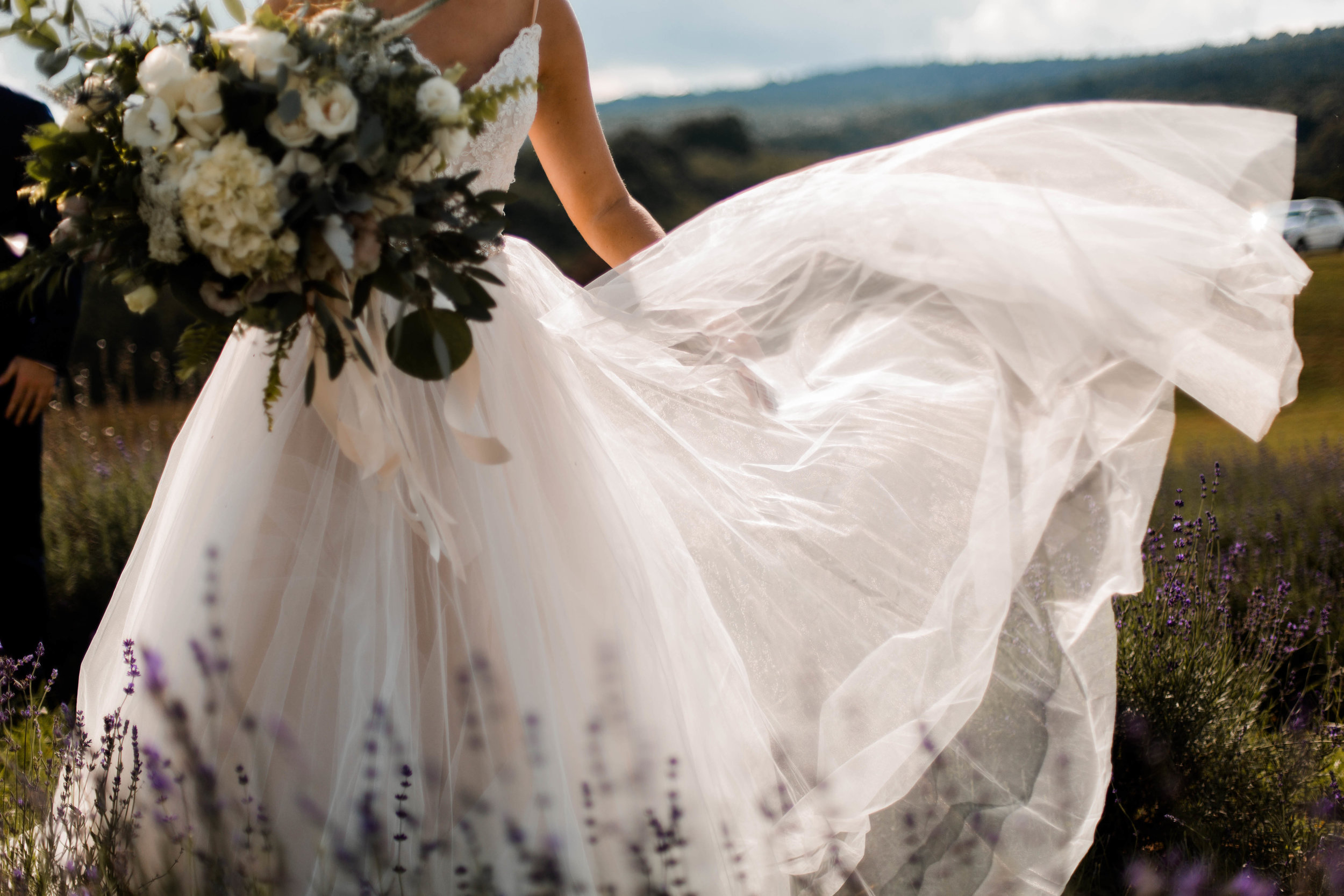 nicole-daacke-photography-intimate-wedding-in-a-lavender-field-washington-state-wedding-photographer-intimate-elopement-golden-lavender-field-wedding-photos-30.jpg