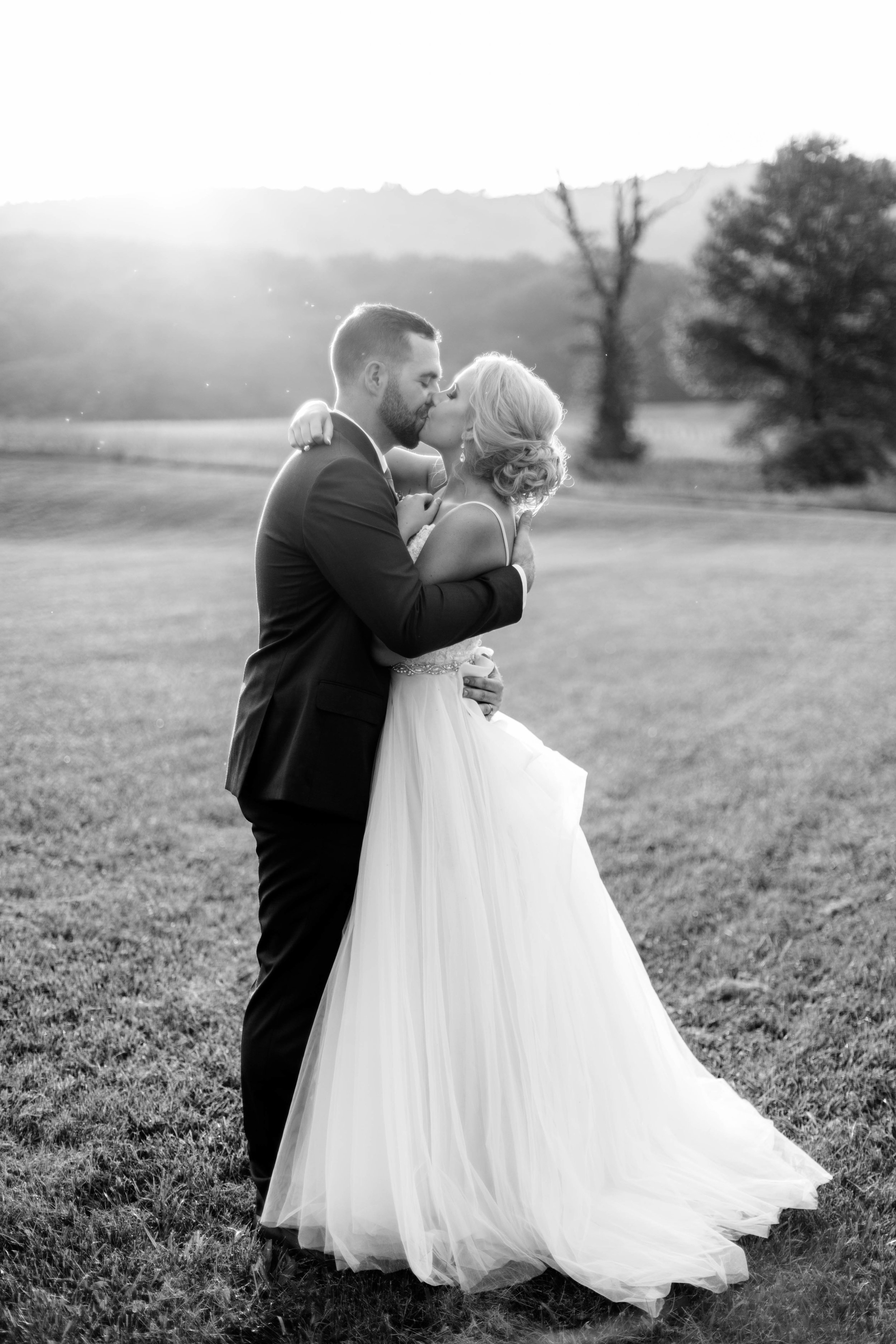 nicole-daacke-photography-intimate-wedding-in-a-lavender-field-washington-state-wedding-photographer-intimate-elopement-golden-lavender-field-wedding-photos-53.jpg