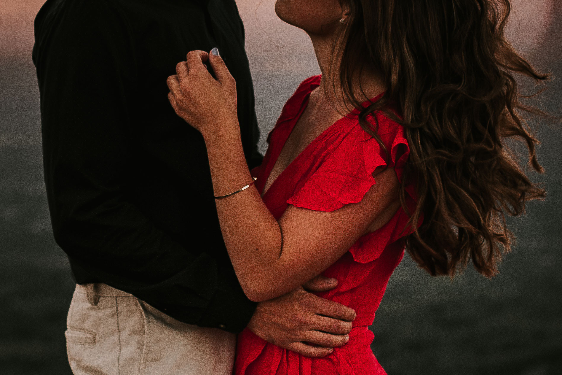 nicole-daacke-photography-rattlesnake-ridge-adventurous-engagement-session-hiking-seattle-washington-destinatino-elopement-intimate-wedding-photographer-12.jpg