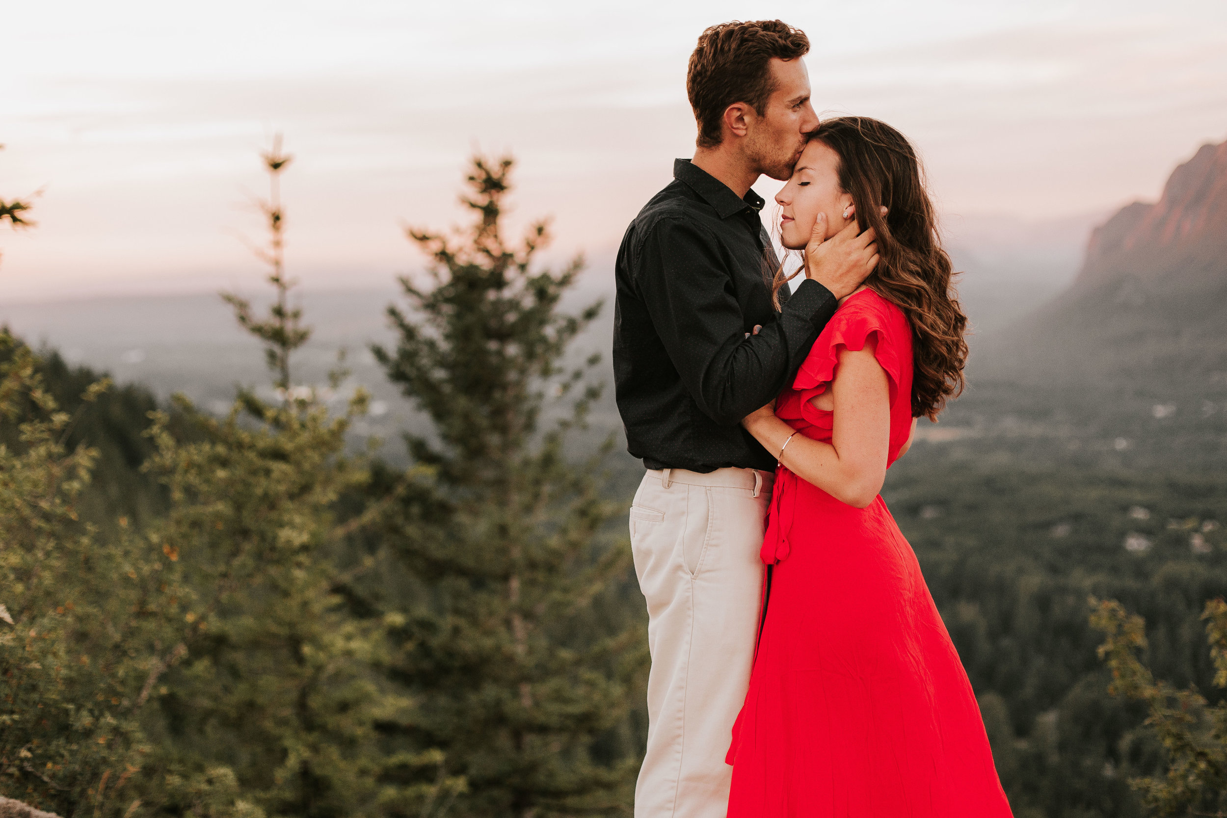 nicole-daacke-photography-rattlesnake-ridge-adventurous-engagement-session-hiking-seattle-washington-destinatino-elopement-intimate-wedding-photographer-24.jpg