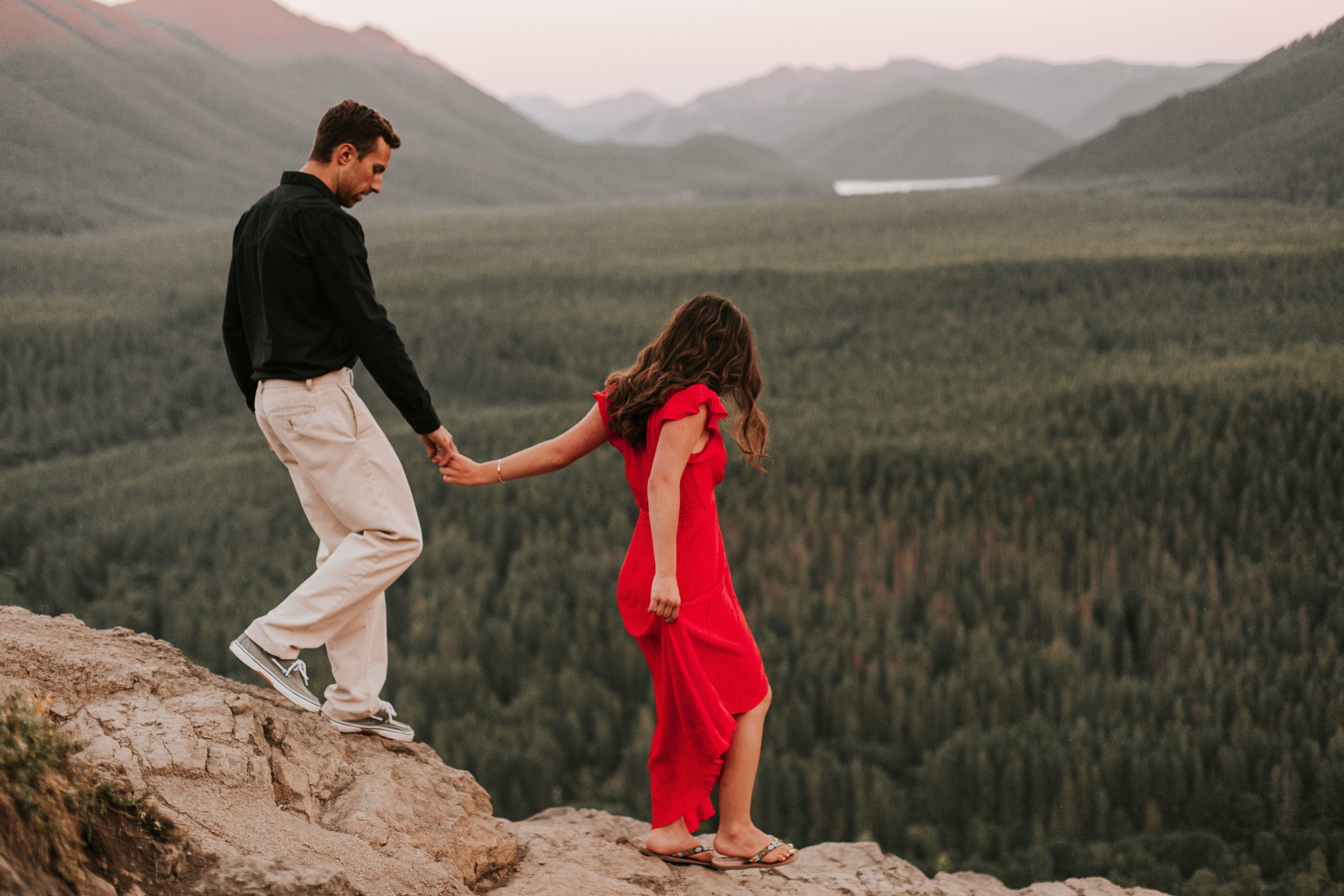 nicole-daacke-photography-rattlesnake-ridge-adventurous-engagement-session-hiking-seattle-washington-destinatino-elopement-intimate-wedding-photographer-29.jpg