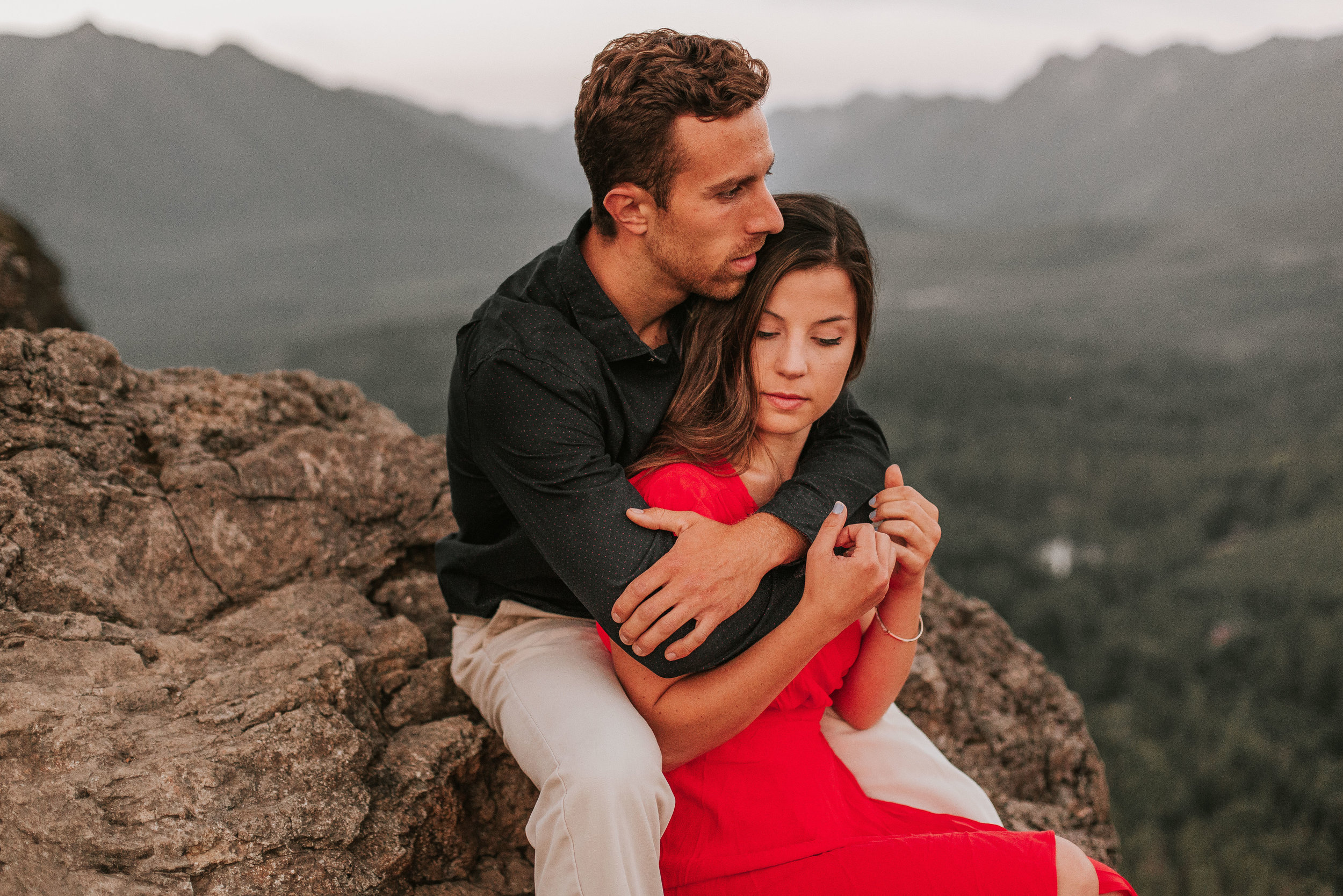 nicole-daacke-photography-rattlesnake-ridge-adventurous-engagement-session-hiking-seattle-washington-destinatino-elopement-intimate-wedding-photographer-32.jpg