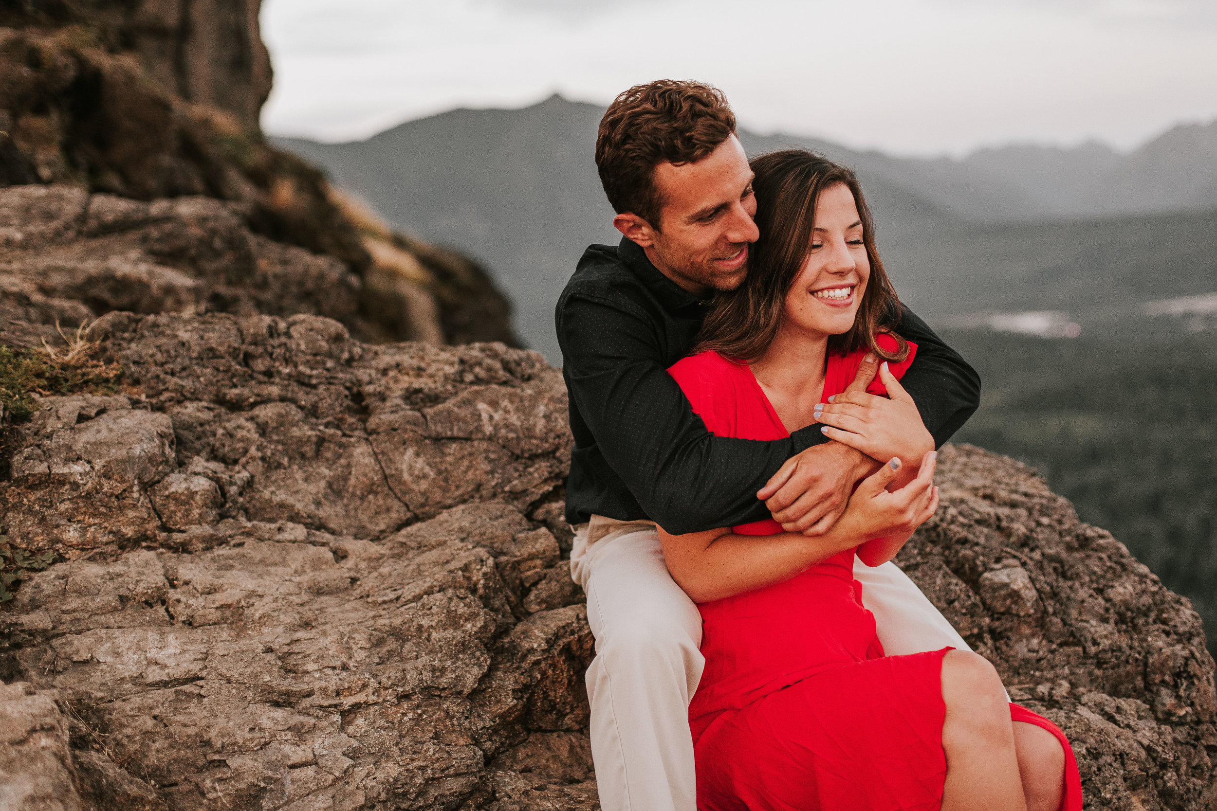 nicole-daacke-photography-rattlesnake-ridge-adventurous-engagement-session-hiking-seattle-washington-destinatino-elopement-intimate-wedding-photographer-38.jpg