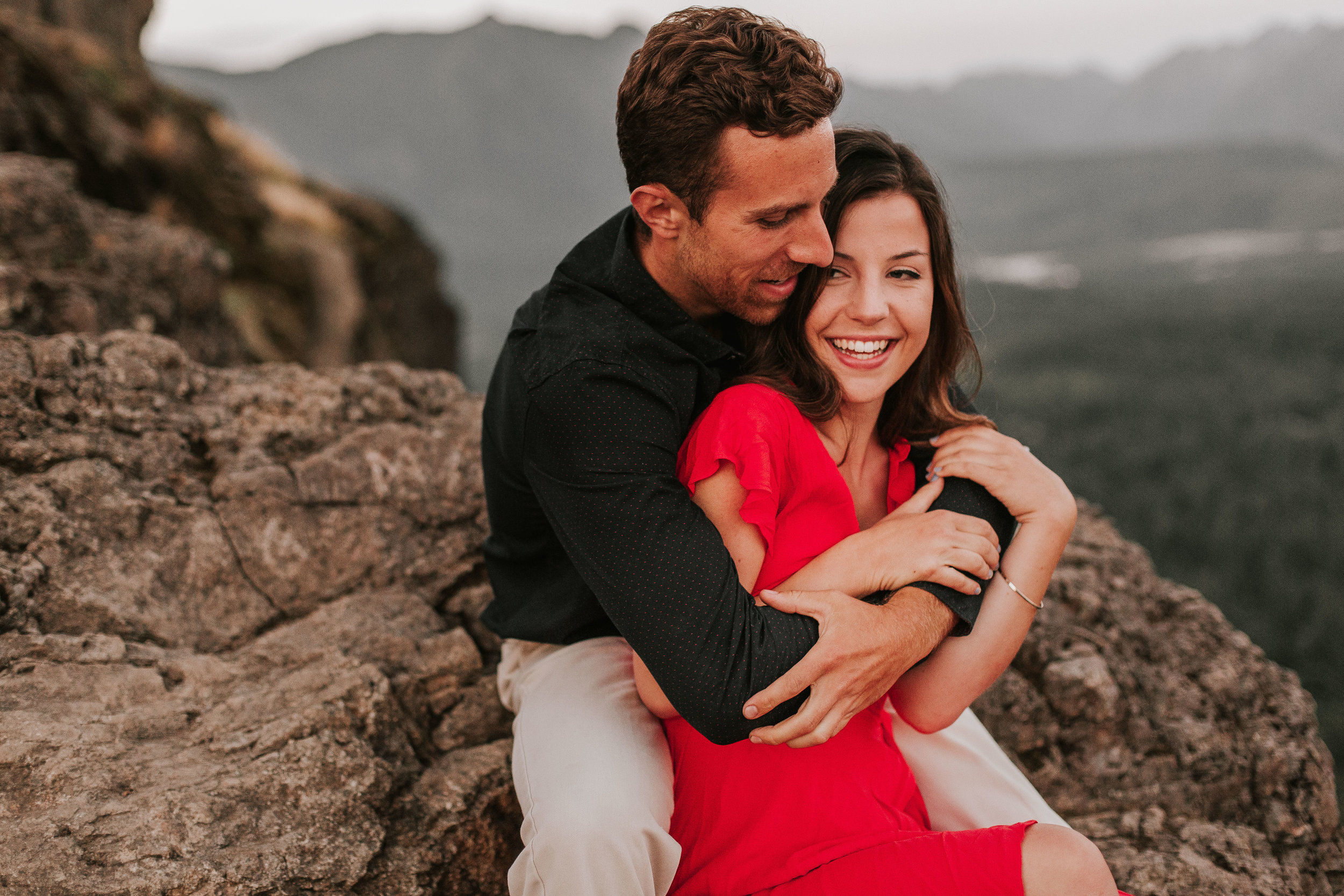 nicole-daacke-photography-rattlesnake-ridge-adventurous-engagement-session-hiking-seattle-washington-destinatino-elopement-intimate-wedding-photographer-39.jpg