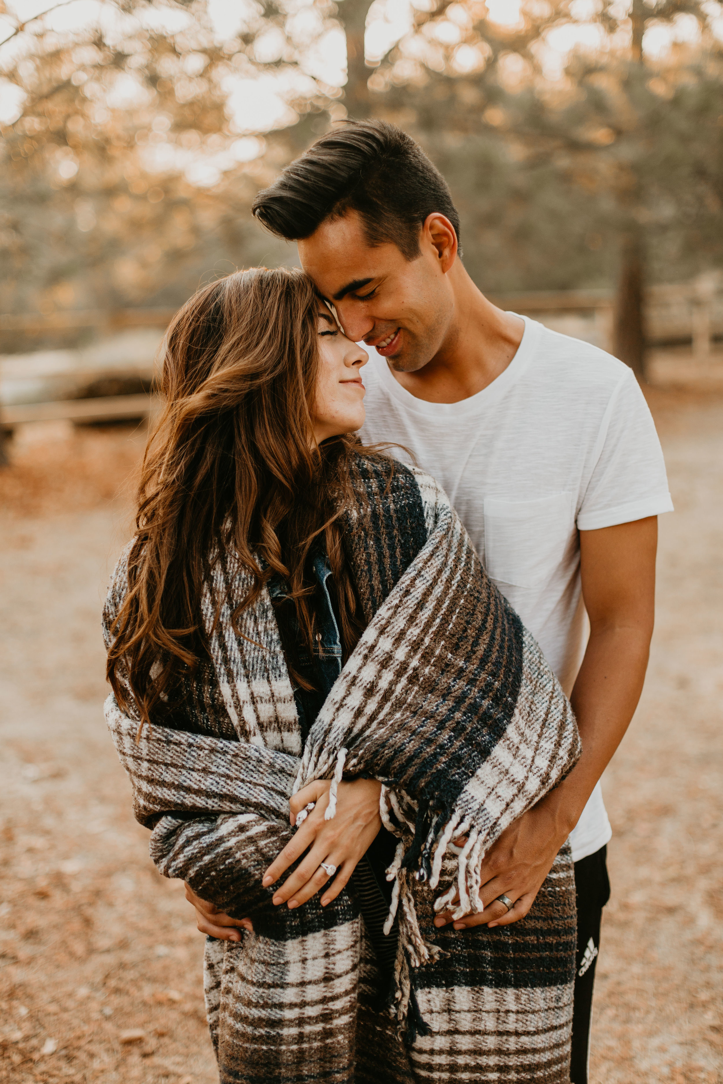 nicole-daacke-photography-cape-flattery-cozy-cabin-engagement-photos-intimate-wedding-and-adventurous-elopement-photographer-13.jpg