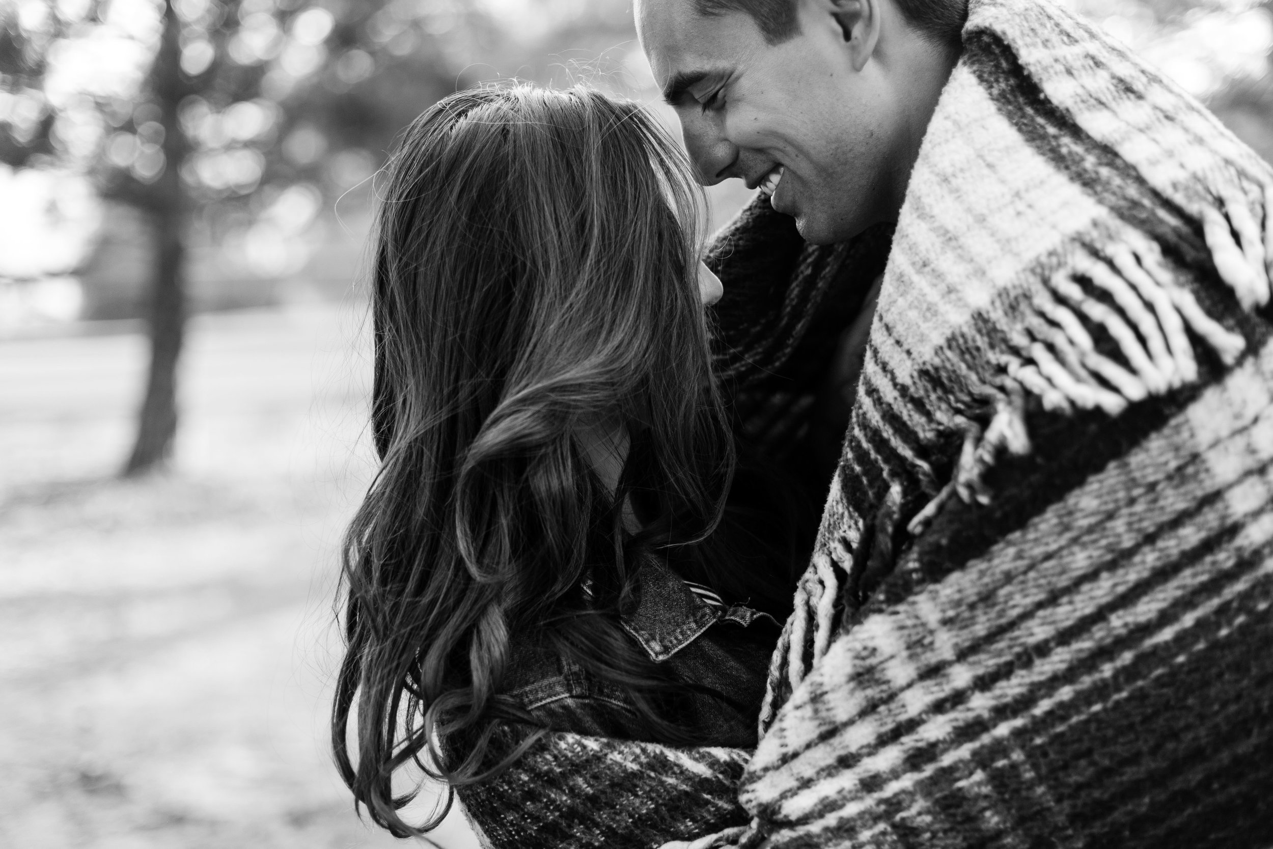 nicole-daacke-photography-cape-flattery-cozy-cabin-engagement-photos-intimate-wedding-and-adventurous-elopement-photographer-24.jpg