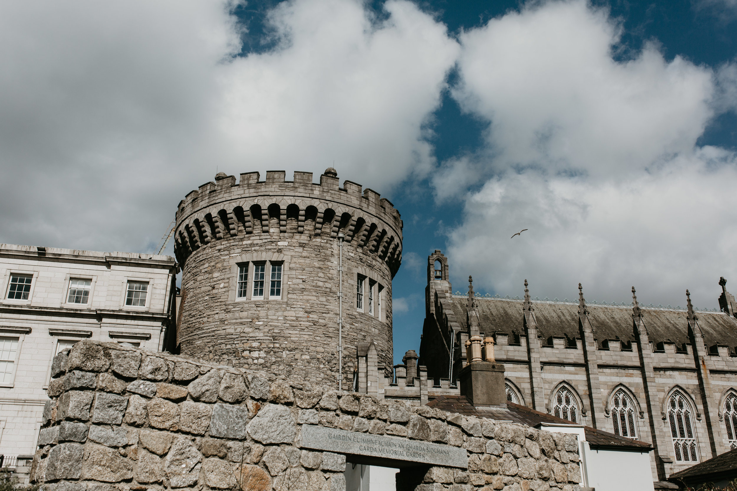 nicole-daacke-photography-ireland-destination-elopement-wedding-photographer-destination-wedding-irish-castle-wedding-intimate-ireland-wedding-photographer-ireland-elopement-photographer-dublin-howth-belfast-antrim-destination-wedding-photos-9.jpg