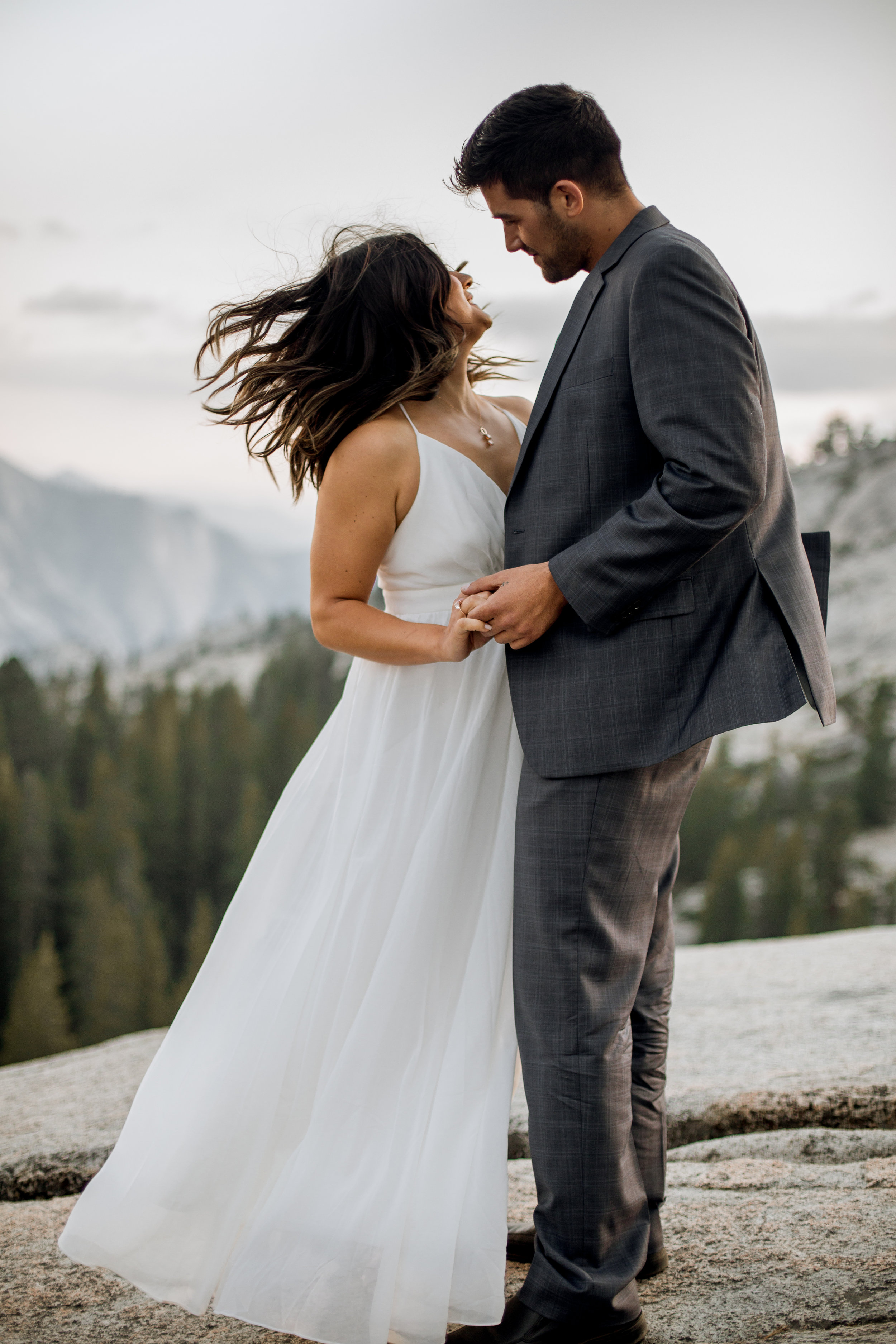 nicole-daacke-photography-yosemite-national-park-fall-elopement-adventurous-free-spirit-boho-bohemian-elopement-olmsted-point-yosemite-california-elope-adventure-elopement-photographer-9.jpg