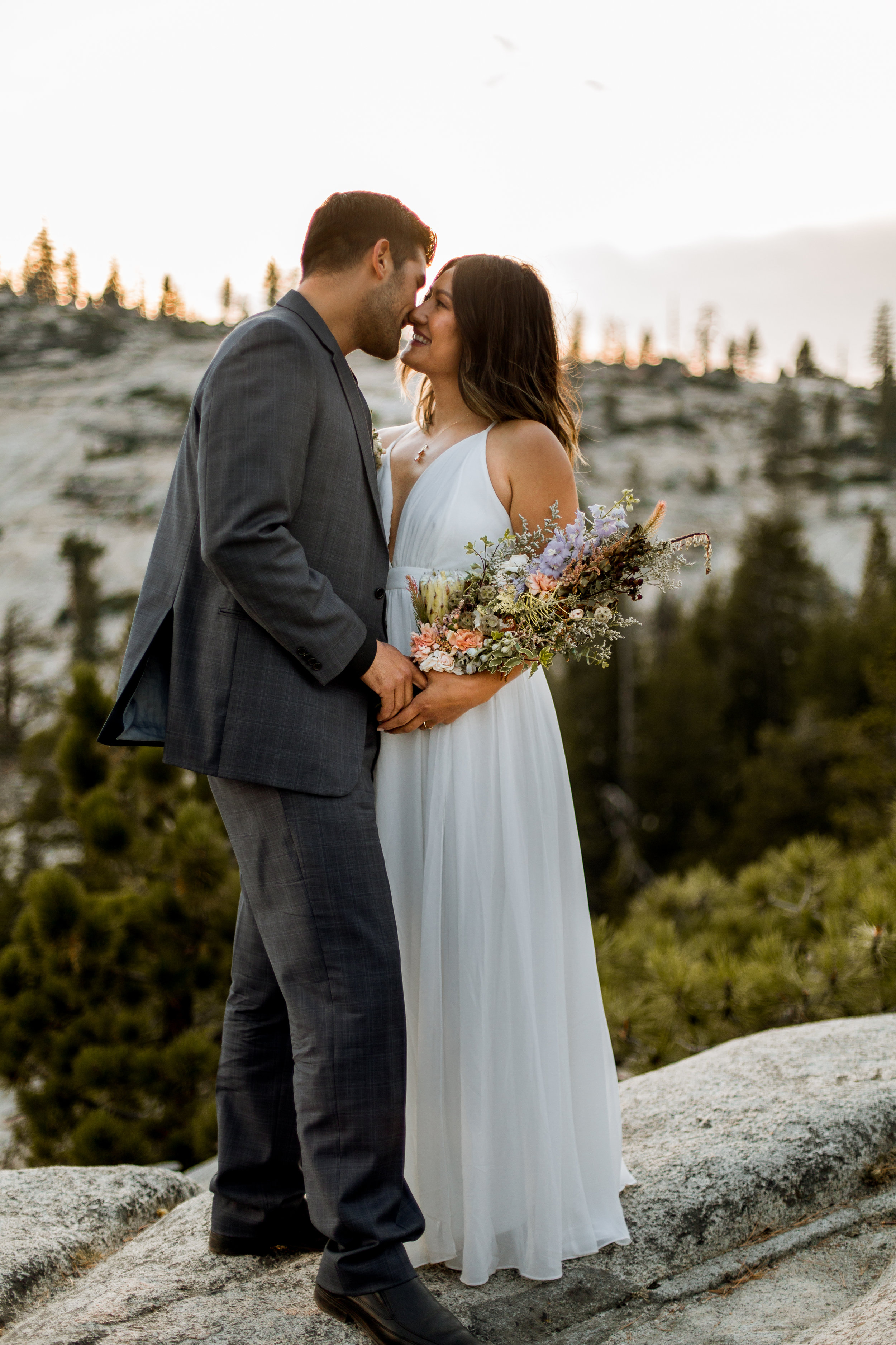 nicole-daacke-photography-yosemite-national-park-fall-elopement-adventurous-free-spirit-boho-bohemian-elopement-olmsted-point-yosemite-california-elope-adventure-elopement-photographer-11.jpg