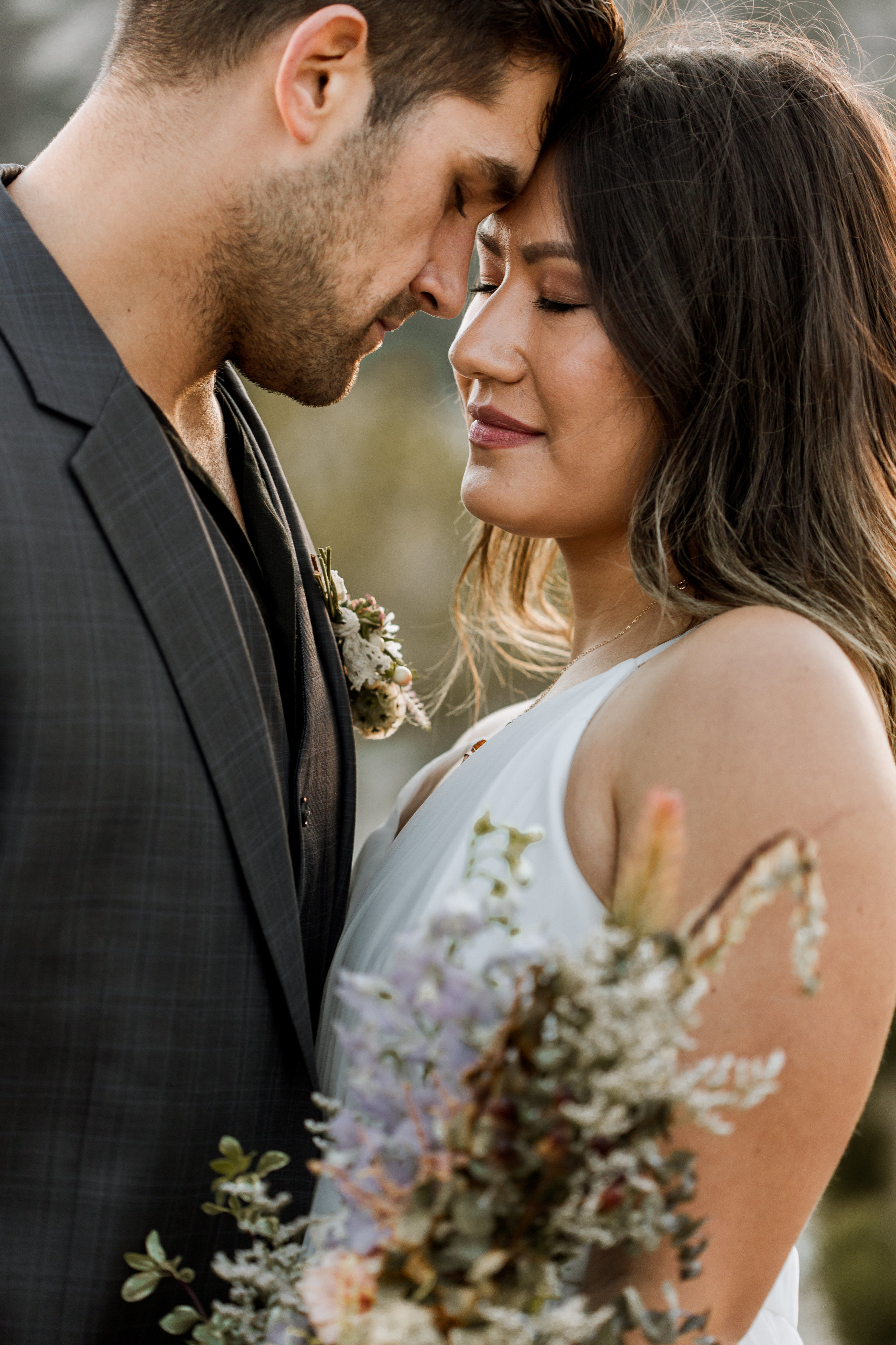 nicole-daacke-photography-yosemite-national-park-fall-elopement-adventurous-free-spirit-boho-bohemian-elopement-olmsted-point-yosemite-california-elope-adventure-elopement-photographer-21.jpg