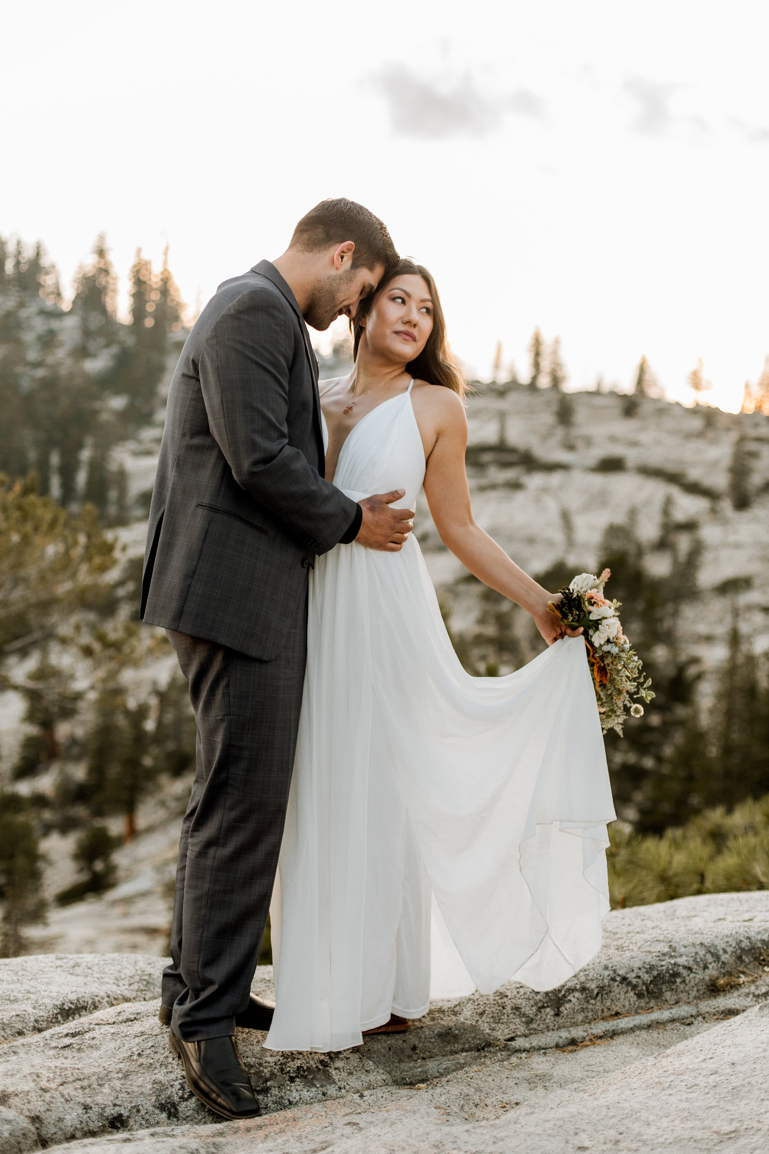 nicole-daacke-photography-yosemite-national-park-fall-elopement-adventurous-free-spirit-boho-bohemian-elopement-olmsted-point-yosemite-california-elope-adventure-elopement-photographer-28.jpg