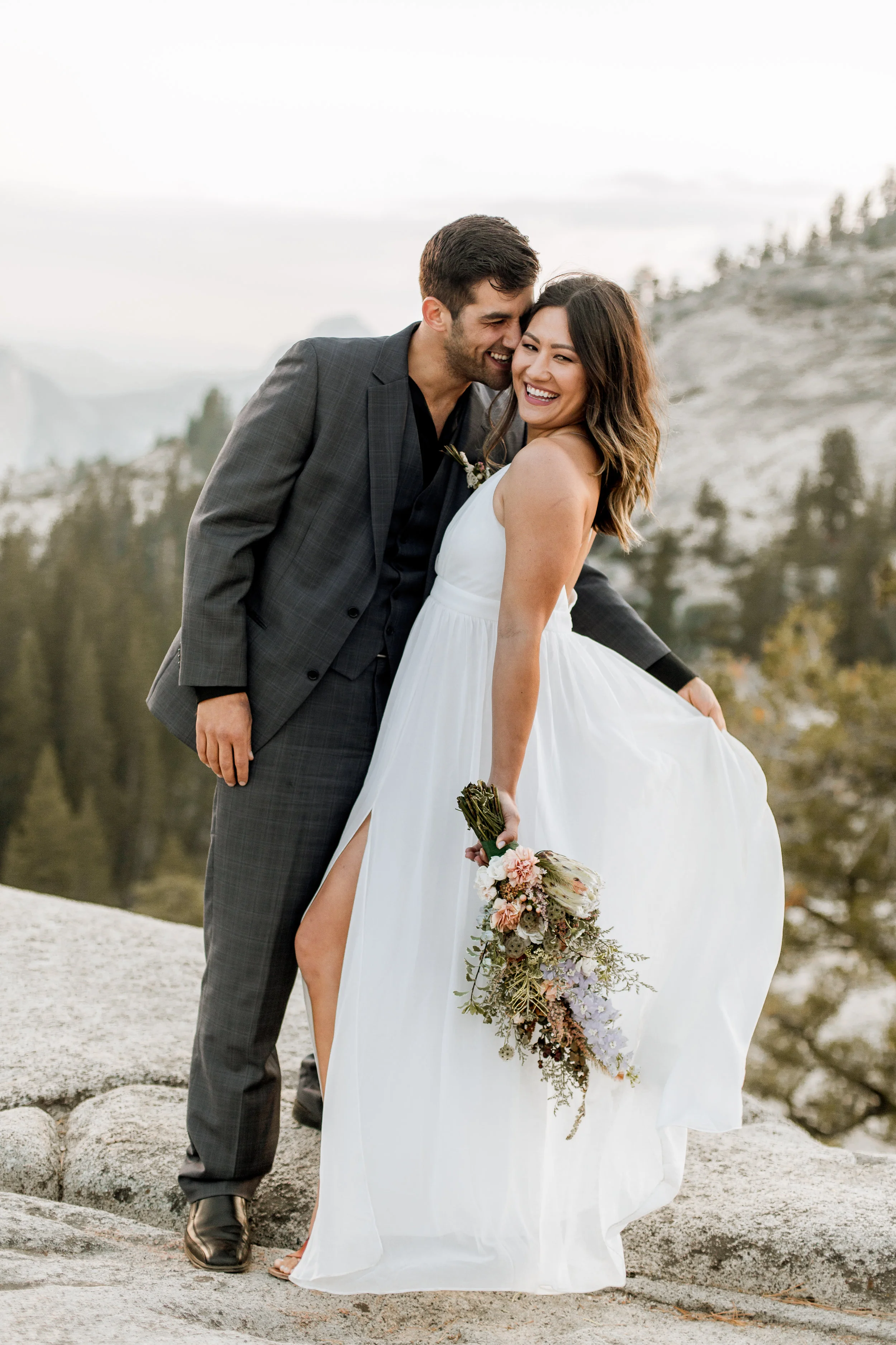 nicole-daacke-photography-yosemite-national-park-fall-elopement-adventurous-free-spirit-boho-bohemian-elopement-olmsted-point-yosemite-california-elope-adventure-elopement-photographer-29.jpg