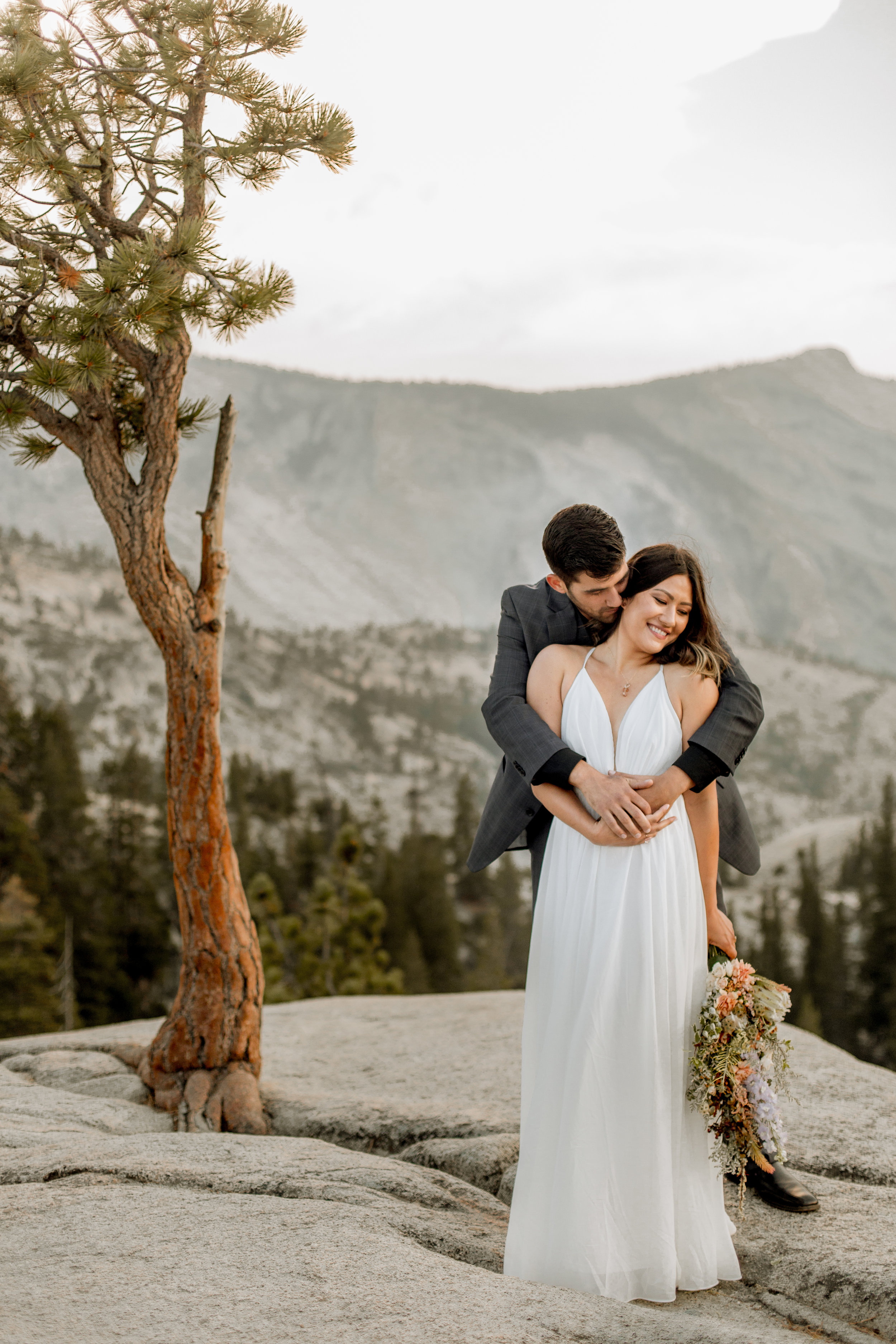 nicole-daacke-photography-yosemite-national-park-fall-elopement-adventurous-free-spirit-boho-bohemian-elopement-olmsted-point-yosemite-california-elope-adventure-elopement-photographer-36.jpg