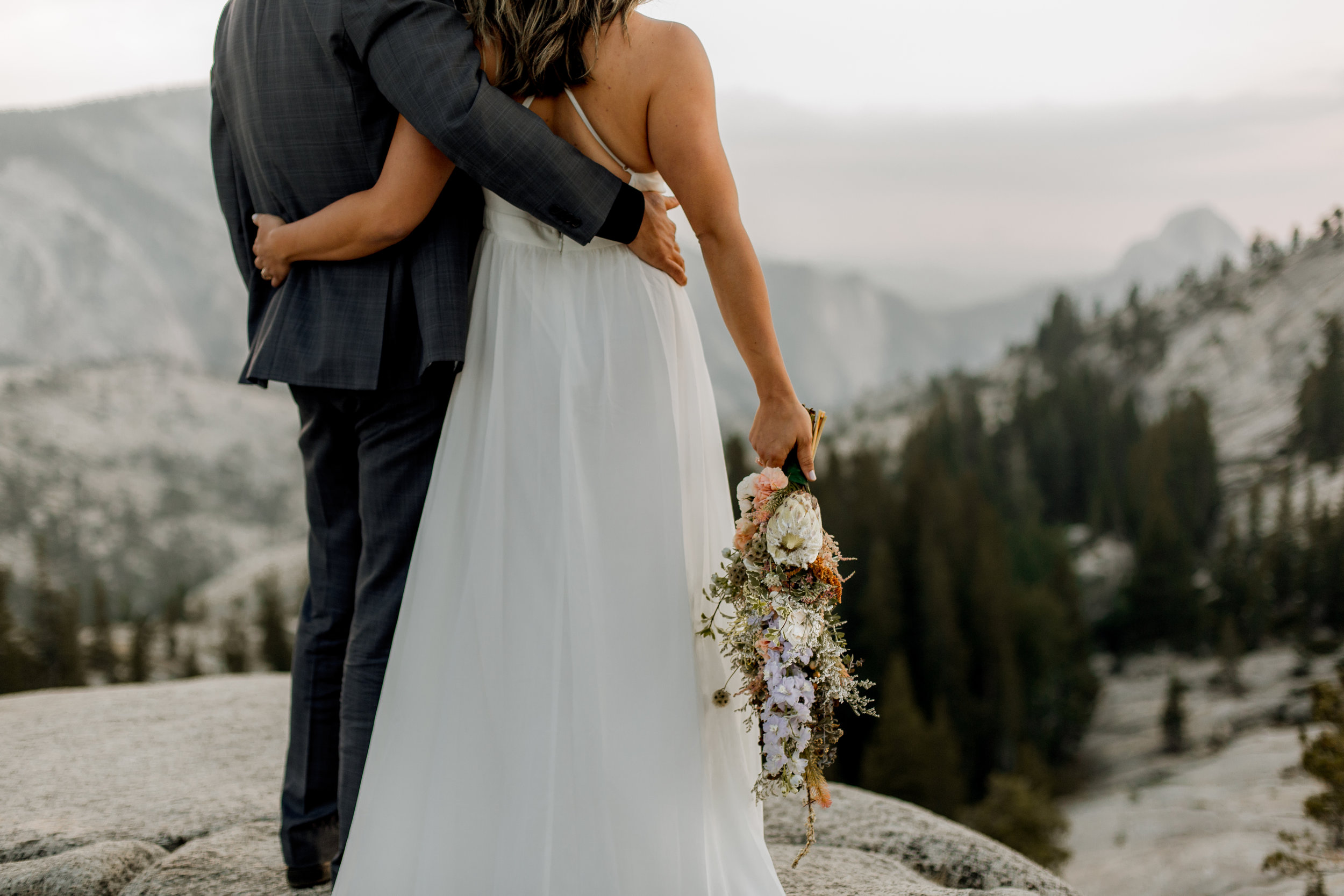 nicole-daacke-photography-yosemite-national-park-fall-elopement-adventurous-free-spirit-boho-bohemian-elopement-olmsted-point-yosemite-california-elope-adventure-elopement-photographer-40.jpg