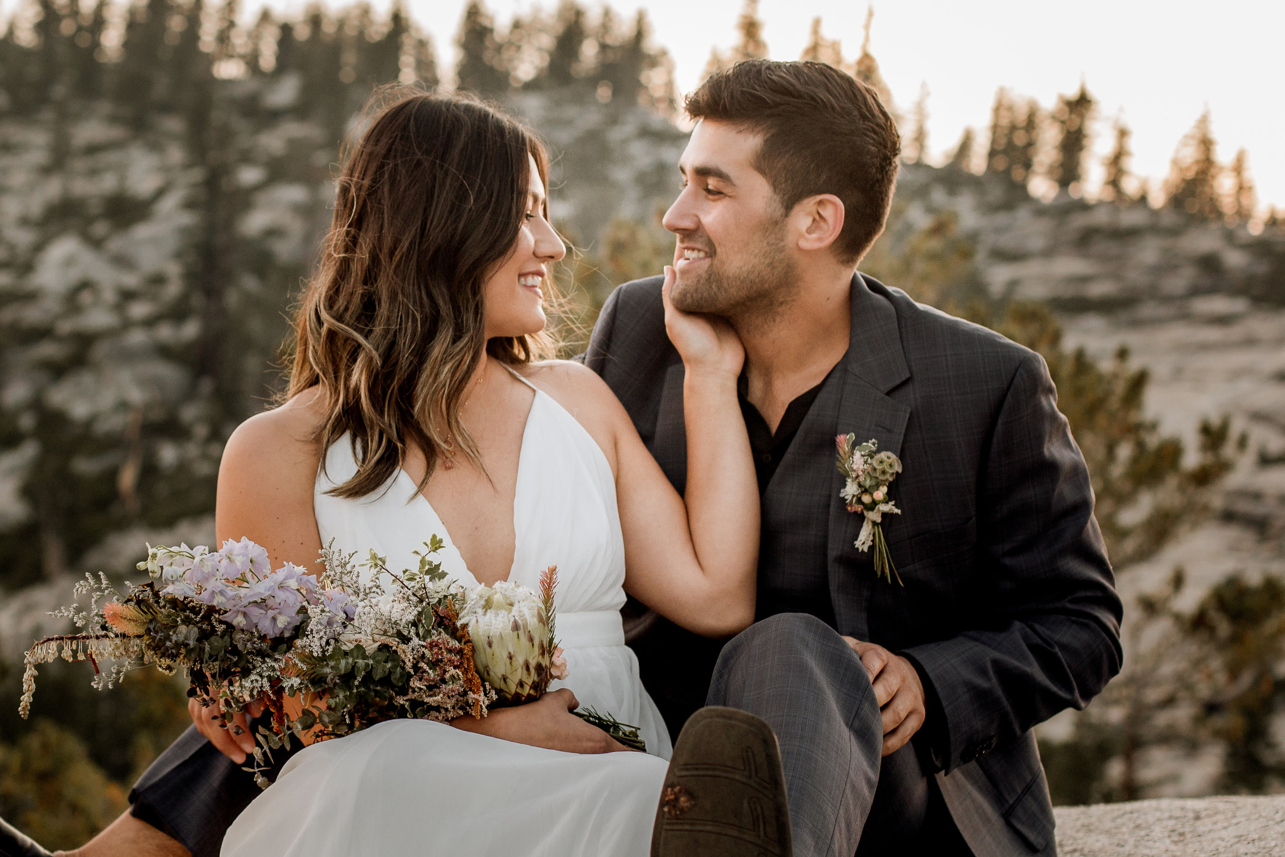 nicole-daacke-photography-yosemite-national-park-fall-elopement-adventurous-free-spirit-boho-bohemian-elopement-olmsted-point-yosemite-california-elope-adventure-elopement-photographer-50.jpg