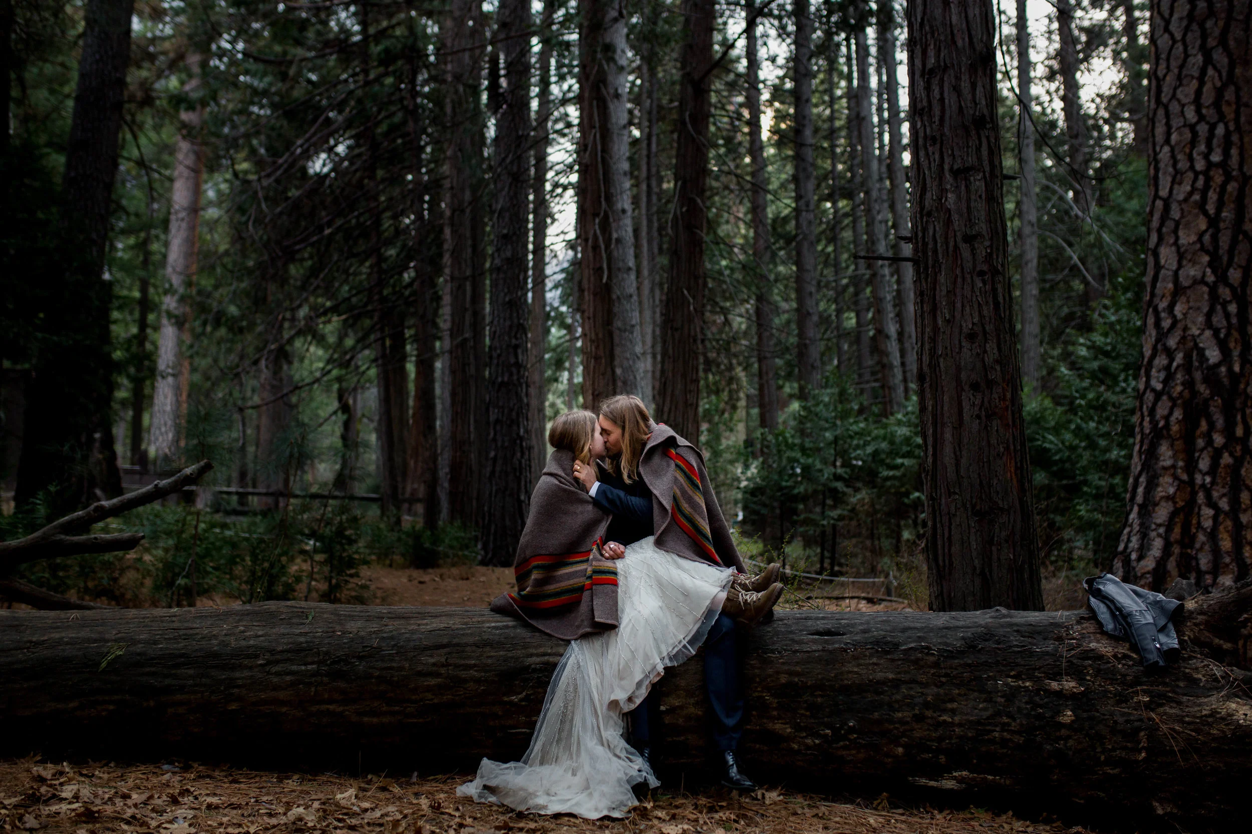 Nicole-Daacke-Photography-Adventurous-Elopement-Intimiate-Wedding-Destination-Wedding-Yosemite-National-Park-Laid-Back-Love-Photographer-4.jpg
