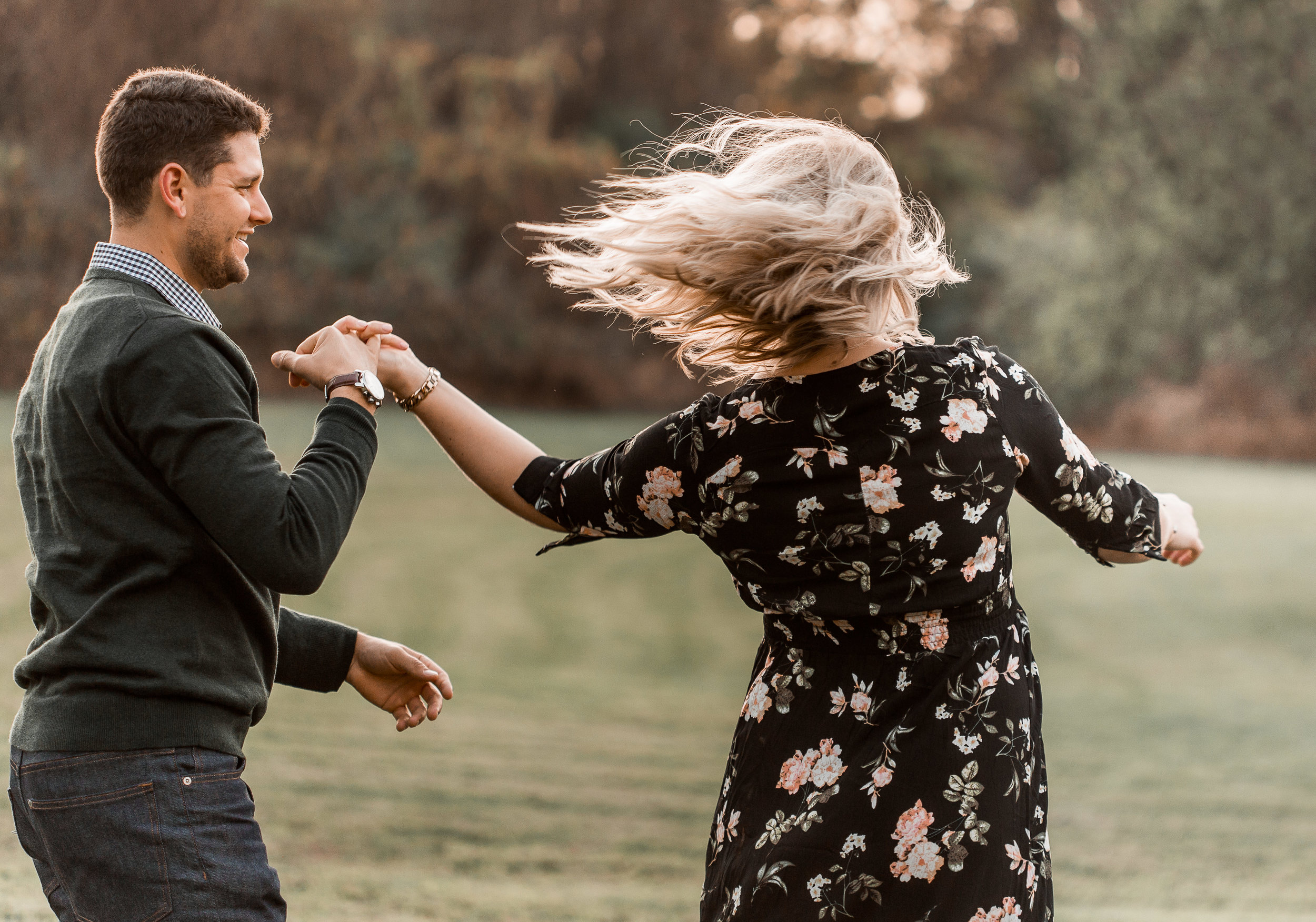 nicole-daacke-photography-carefree-bohemian-lancaster-pa-pennsylvania-engagement-photos-engagement-session-golden-sunset-adventure-session-in-lancaster-pa-lancaster-pa-outdoor-wedding-photographer-6.jpg