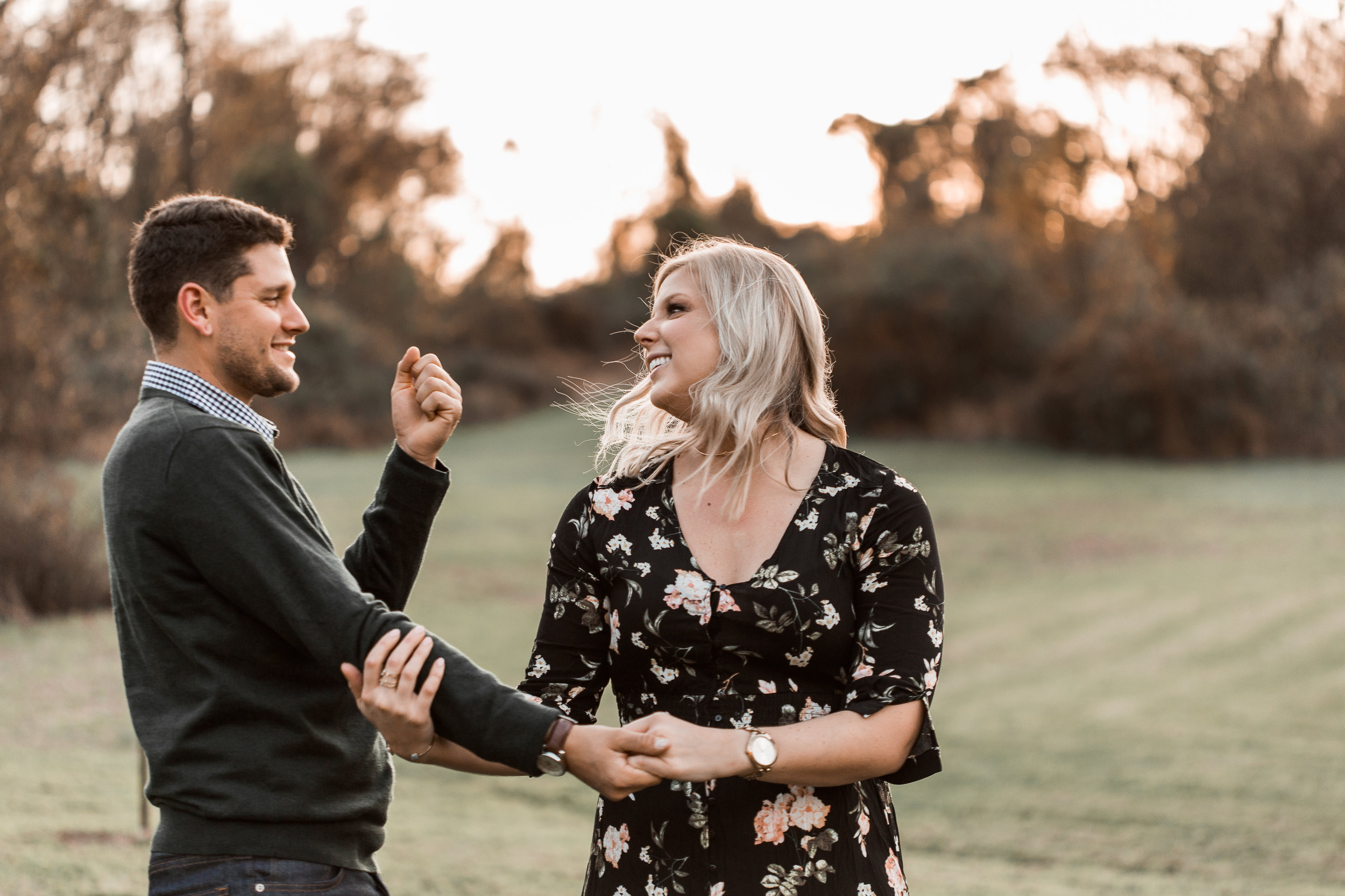 nicole-daacke-photography-carefree-bohemian-lancaster-pa-pennsylvania-engagement-photos-engagement-session-golden-sunset-adventure-session-in-lancaster-pa-lancaster-pa-outdoor-wedding-photographer-10.jpg