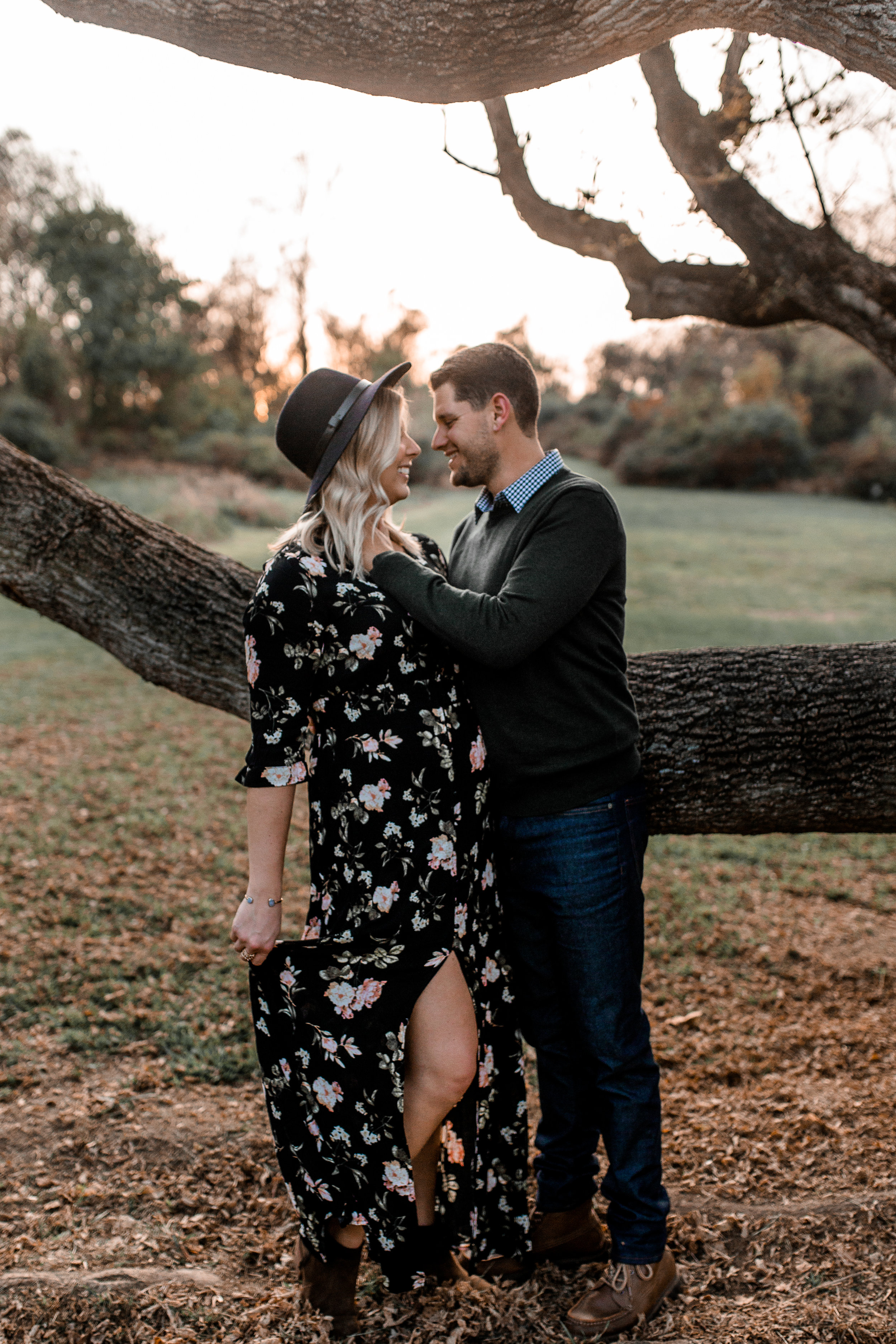 nicole-daacke-photography-carefree-bohemian-lancaster-pa-pennsylvania-engagement-photos-engagement-session-golden-sunset-adventure-session-in-lancaster-pa-lancaster-pa-outdoor-wedding-photographer-24.jpg