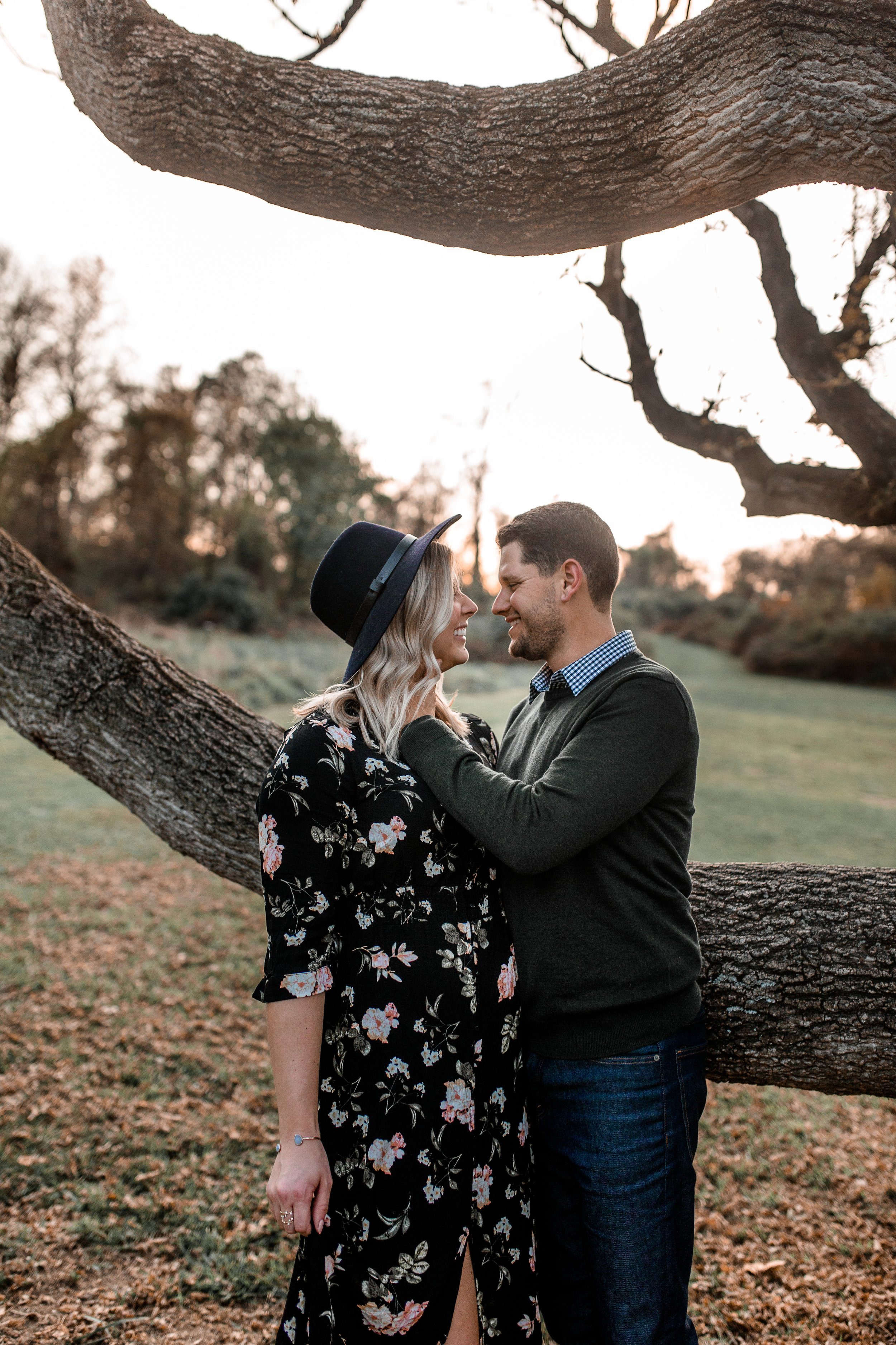 nicole-daacke-photography-carefree-bohemian-lancaster-pa-pennsylvania-engagement-photos-engagement-session-golden-sunset-adventure-session-in-lancaster-pa-lancaster-pa-outdoor-wedding-photographer-23.jpg