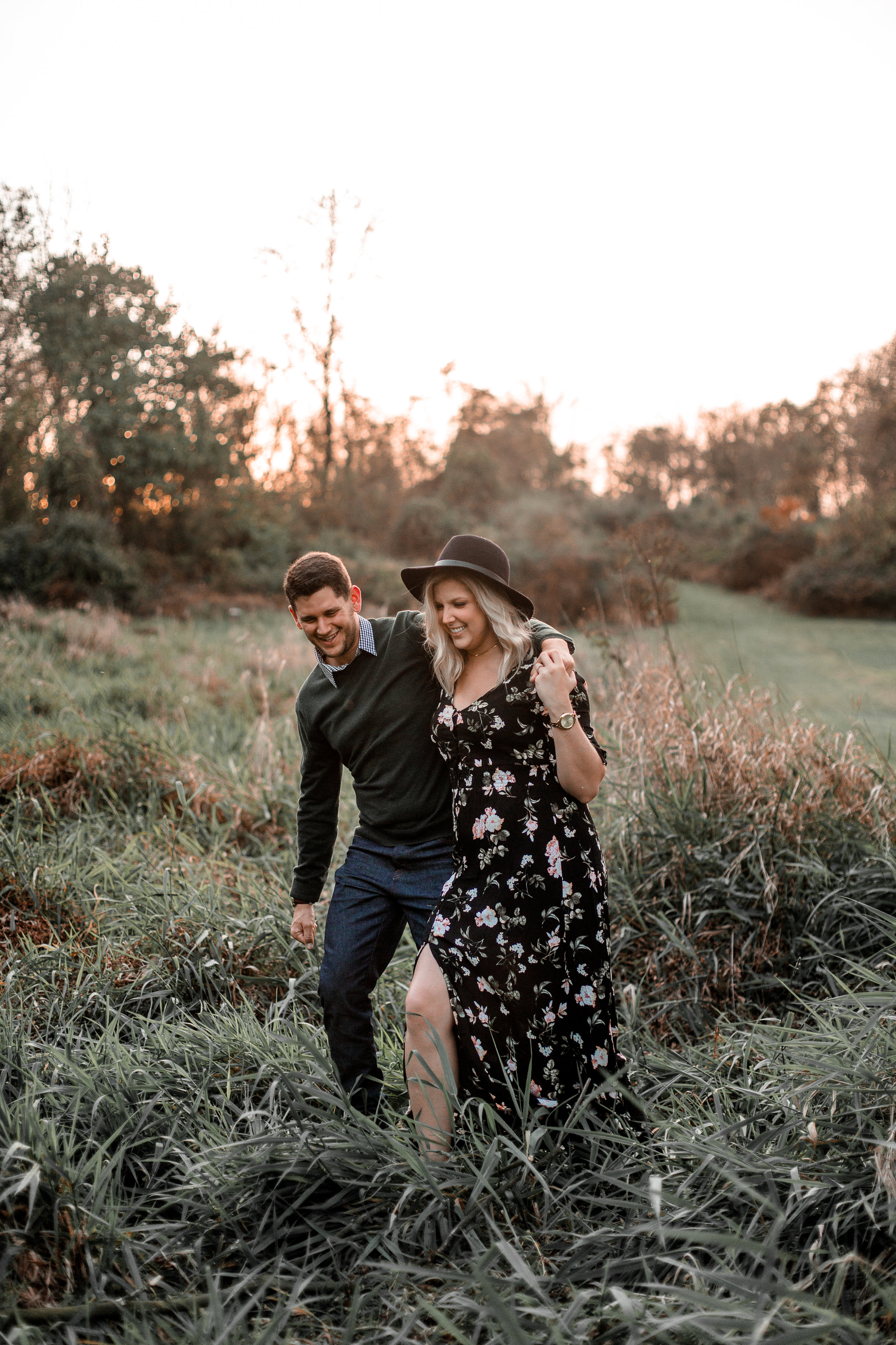 nicole-daacke-photography-carefree-bohemian-lancaster-pa-pennsylvania-engagement-photos-engagement-session-golden-sunset-adventure-session-in-lancaster-pa-lancaster-pa-outdoor-wedding-photographer-27.jpg