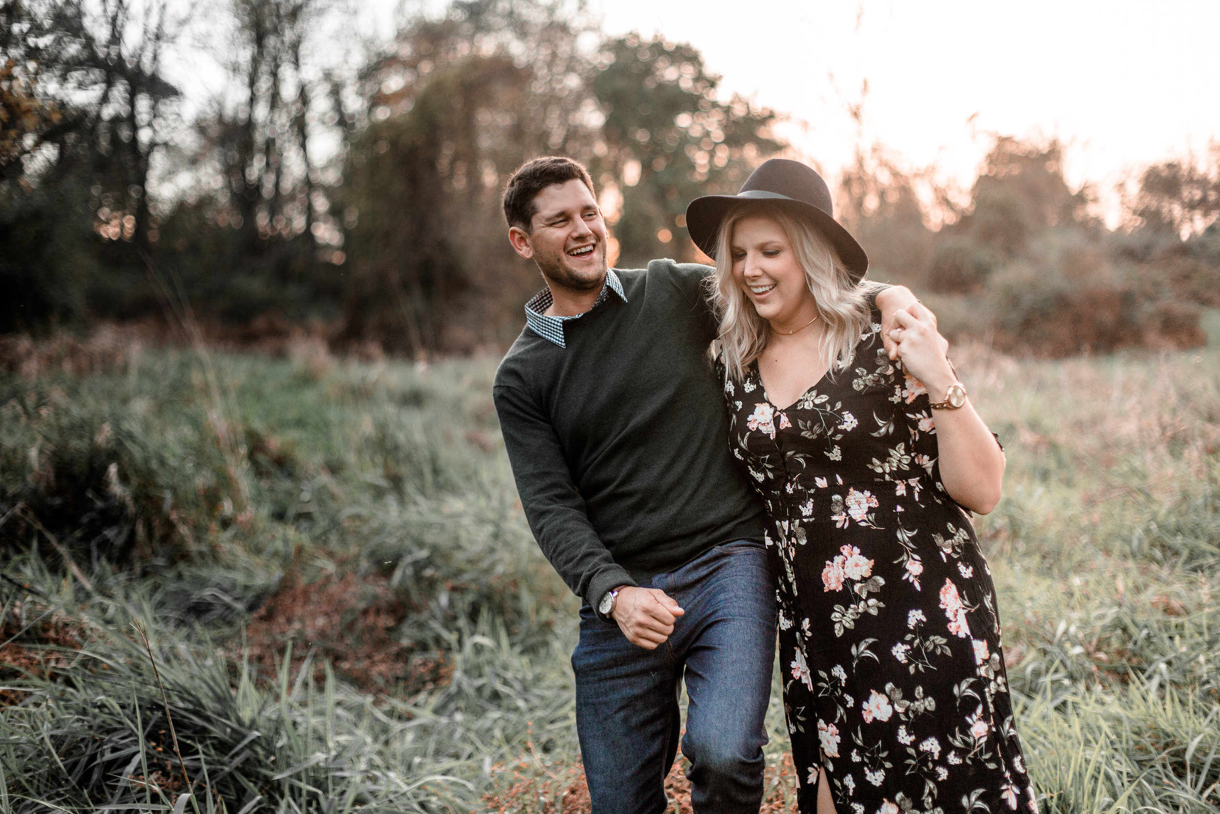 nicole-daacke-photography-carefree-bohemian-lancaster-pa-pennsylvania-engagement-photos-engagement-session-golden-sunset-adventure-session-in-lancaster-pa-lancaster-pa-outdoor-wedding-photographer-30.jpg