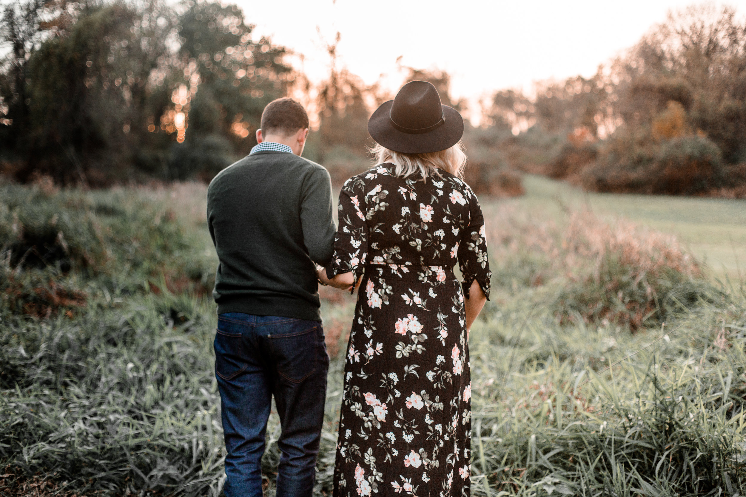 nicole-daacke-photography-carefree-bohemian-lancaster-pa-pennsylvania-engagement-photos-engagement-session-golden-sunset-adventure-session-in-lancaster-pa-lancaster-pa-outdoor-wedding-photographer-31.jpg