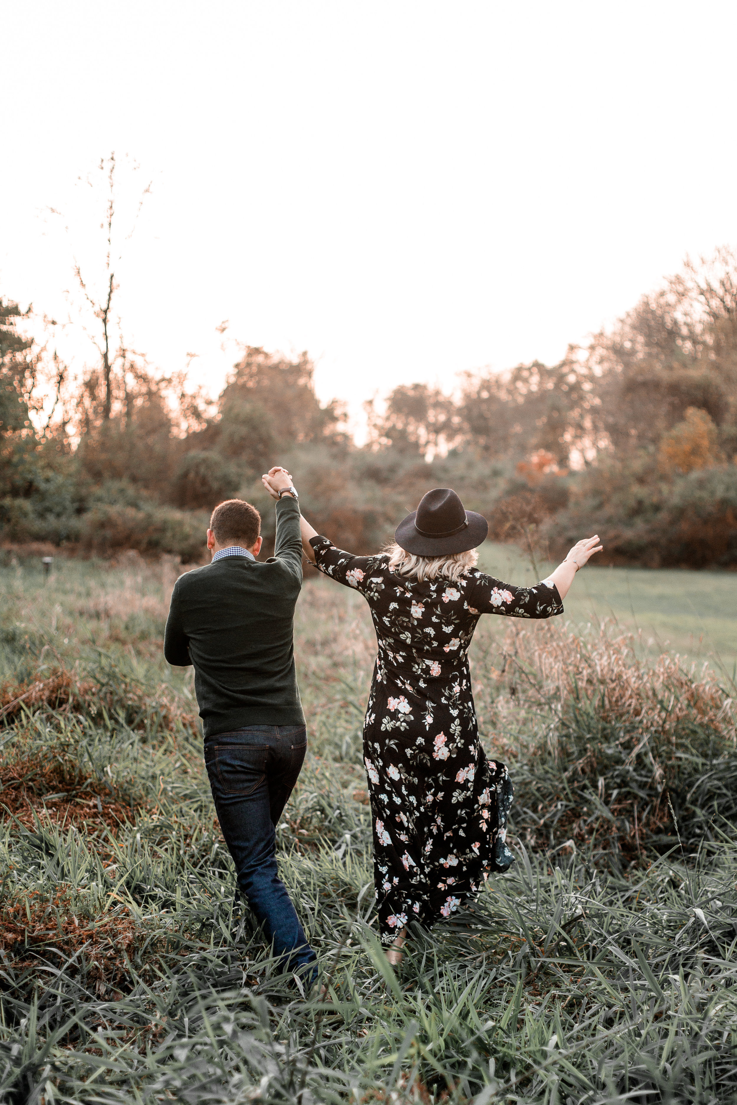 nicole-daacke-photography-carefree-bohemian-lancaster-pa-pennsylvania-engagement-photos-engagement-session-golden-sunset-adventure-session-in-lancaster-pa-lancaster-pa-outdoor-wedding-photographer-33.jpg