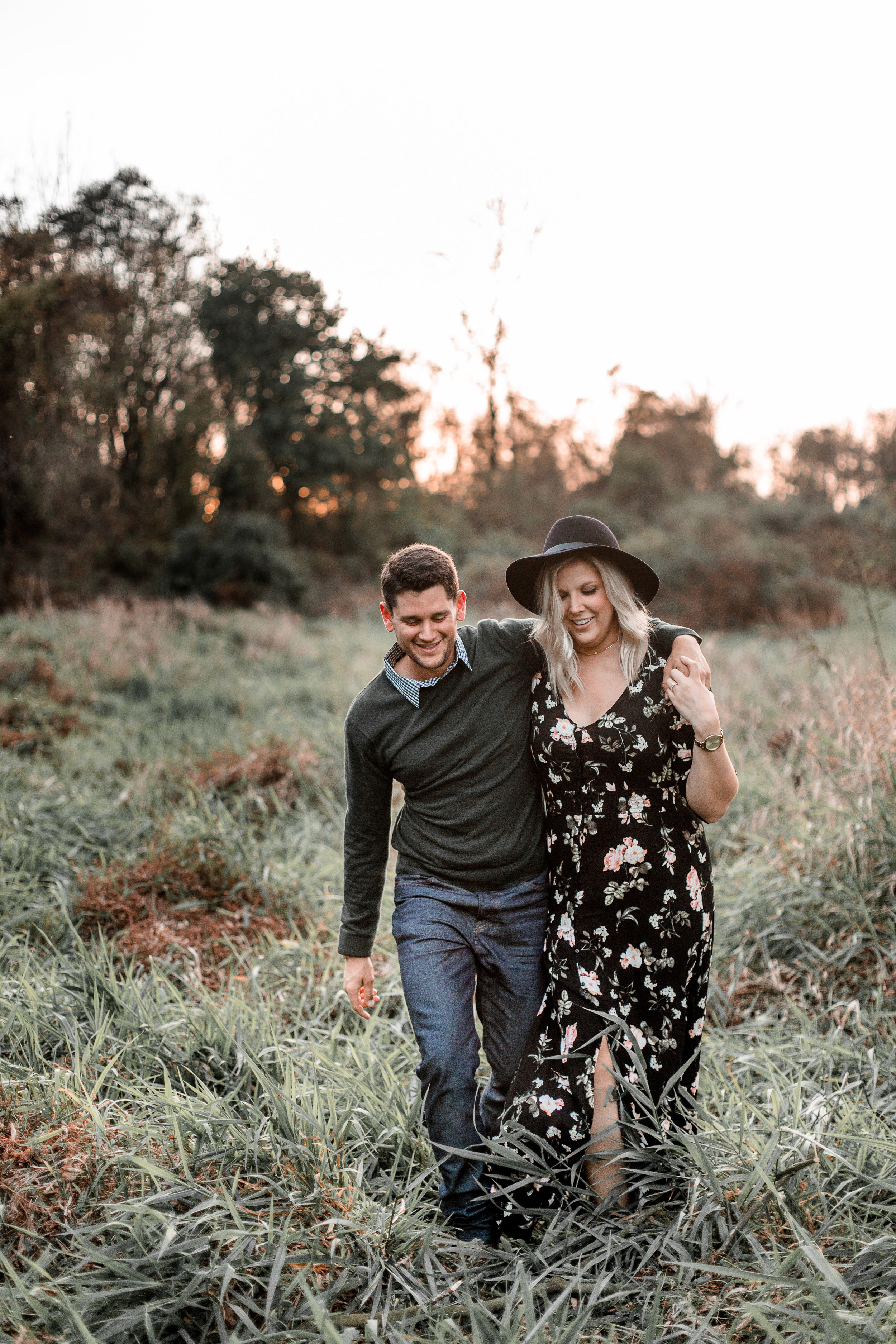 nicole-daacke-photography-carefree-bohemian-lancaster-pa-pennsylvania-engagement-photos-engagement-session-golden-sunset-adventure-session-in-lancaster-pa-lancaster-pa-outdoor-wedding-photographer-35.jpg