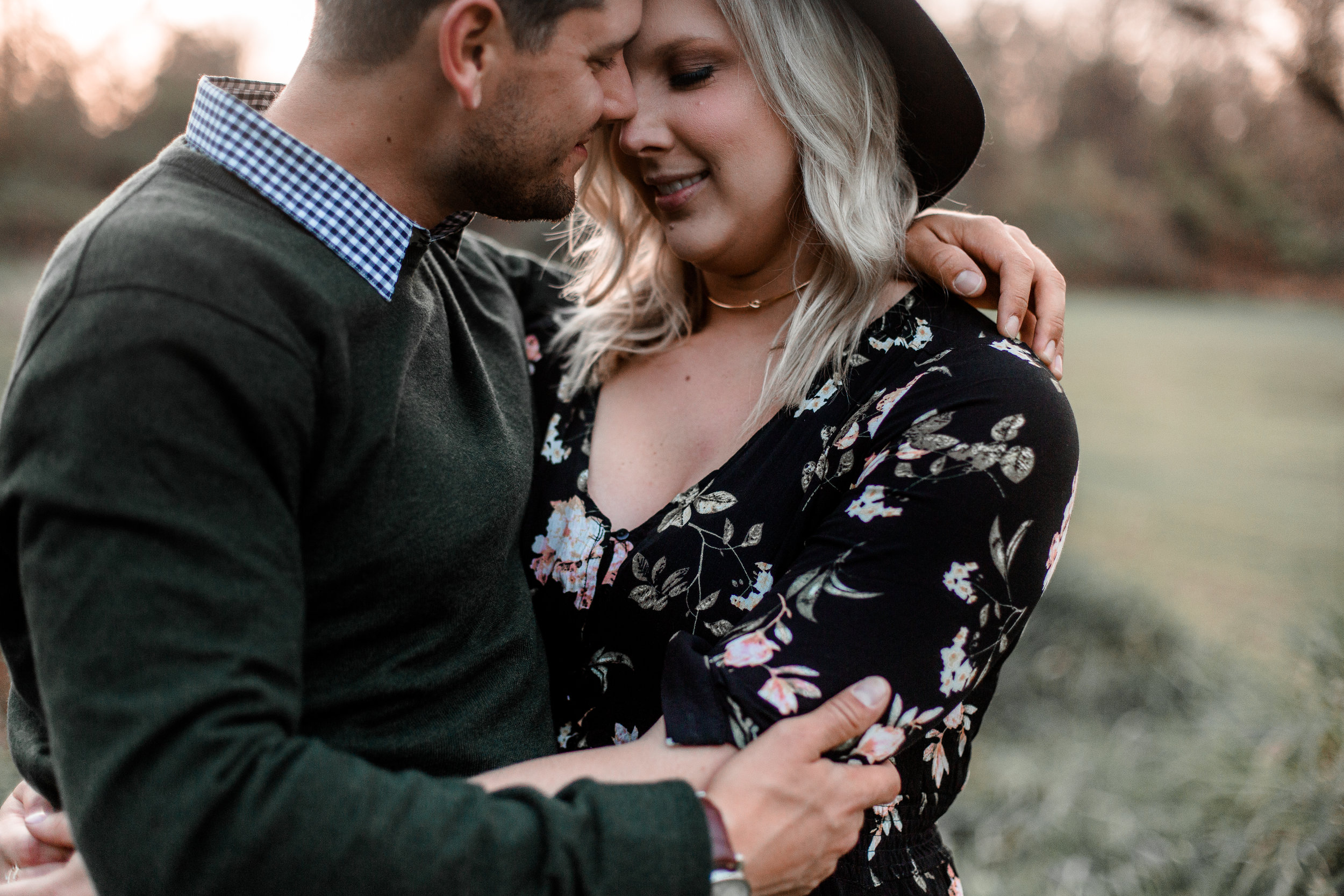 nicole-daacke-photography-carefree-bohemian-lancaster-pa-pennsylvania-engagement-photos-engagement-session-golden-sunset-adventure-session-in-lancaster-pa-lancaster-pa-outdoor-wedding-photographer-39.jpg