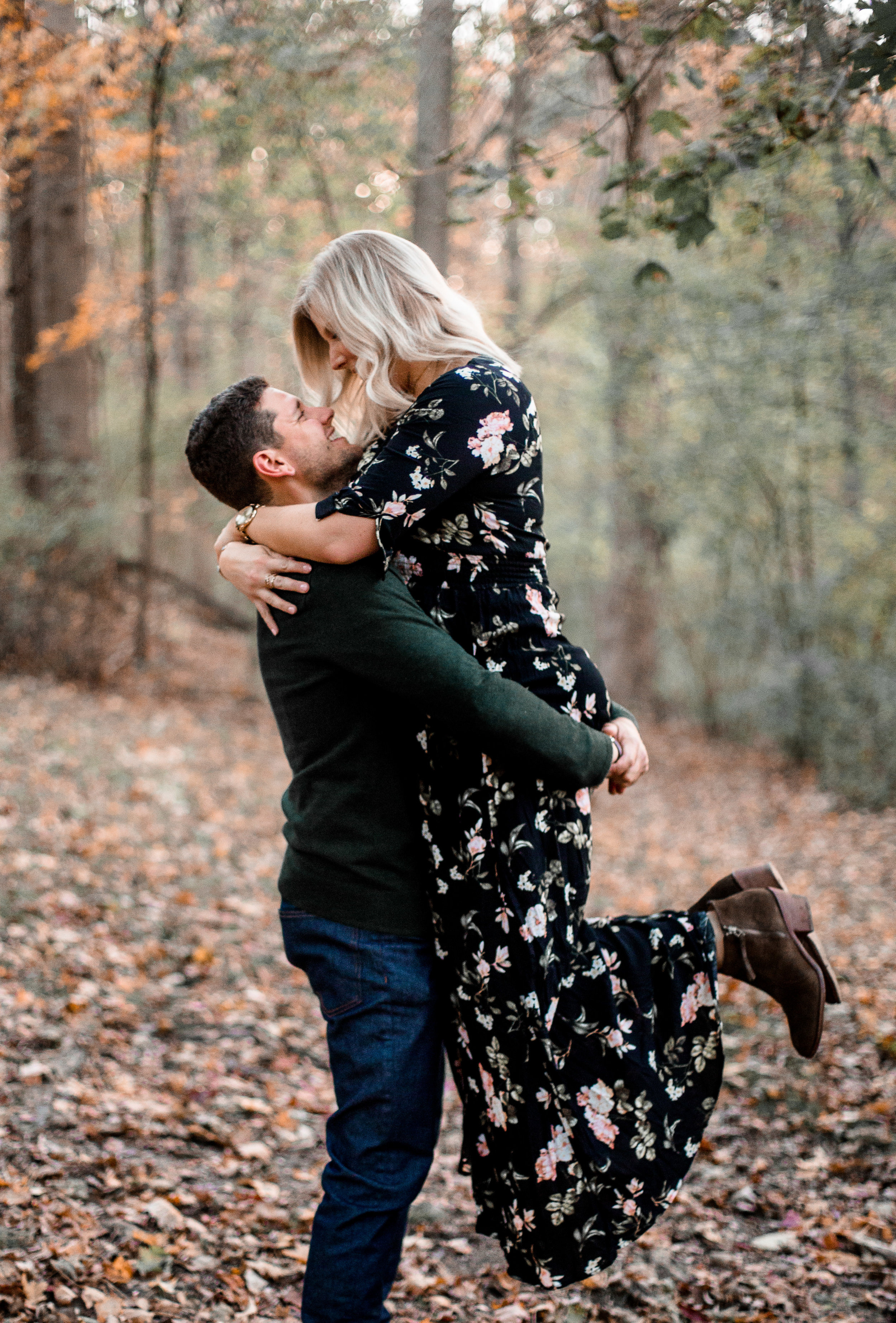 nicole-daacke-photography-carefree-bohemian-lancaster-pa-pennsylvania-engagement-photos-engagement-session-golden-sunset-adventure-session-in-lancaster-pa-lancaster-pa-outdoor-wedding-photographer-48.jpg