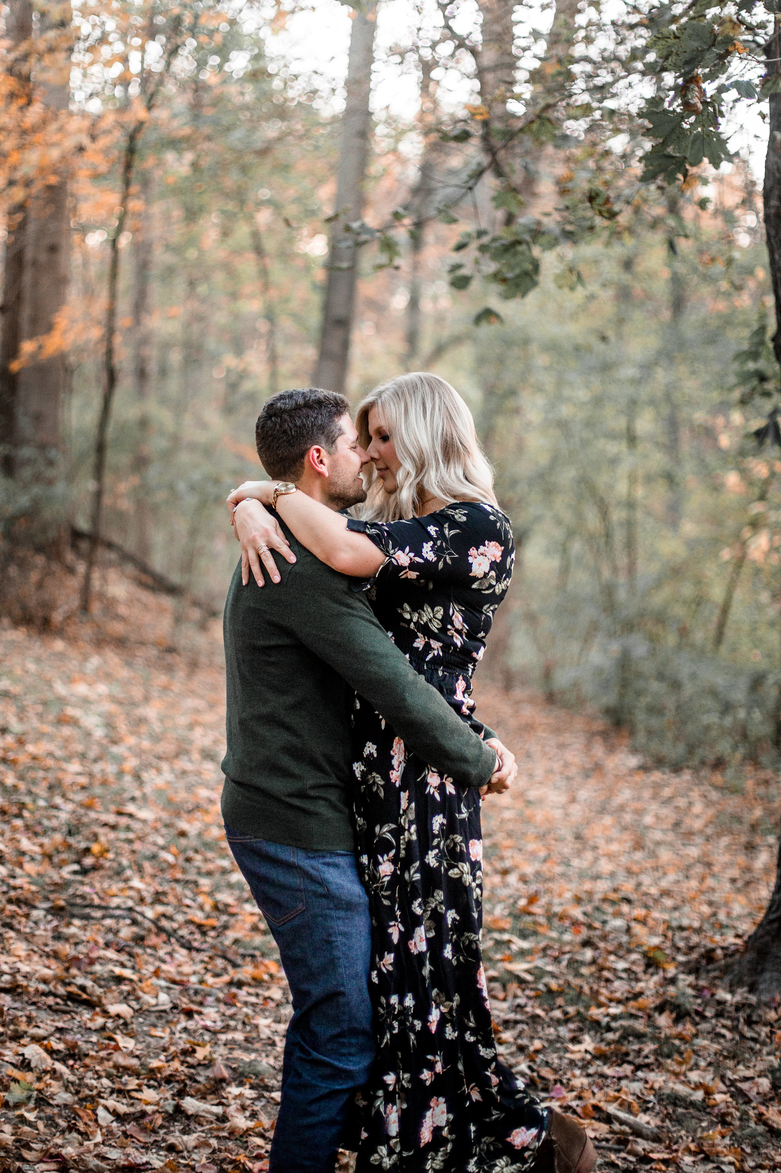 nicole-daacke-photography-carefree-bohemian-lancaster-pa-pennsylvania-engagement-photos-engagement-session-golden-sunset-adventure-session-in-lancaster-pa-lancaster-pa-outdoor-wedding-photographer-49.jpg