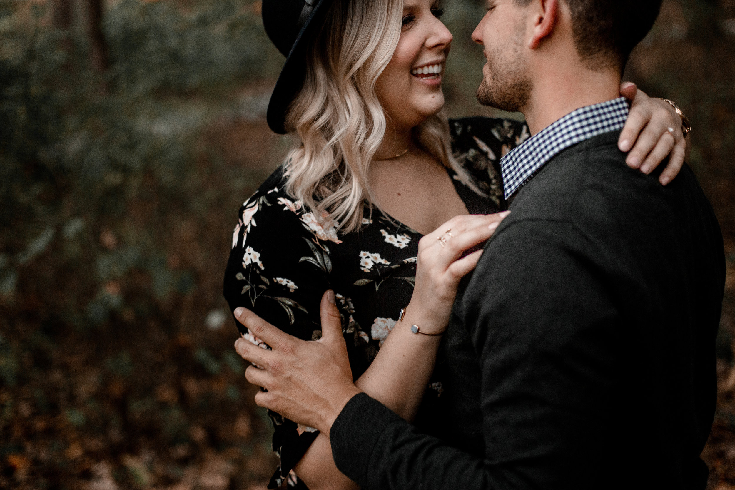 nicole-daacke-photography-carefree-bohemian-lancaster-pa-pennsylvania-engagement-photos-engagement-session-golden-sunset-adventure-session-in-lancaster-pa-lancaster-pa-outdoor-wedding-photographer-68.jpg