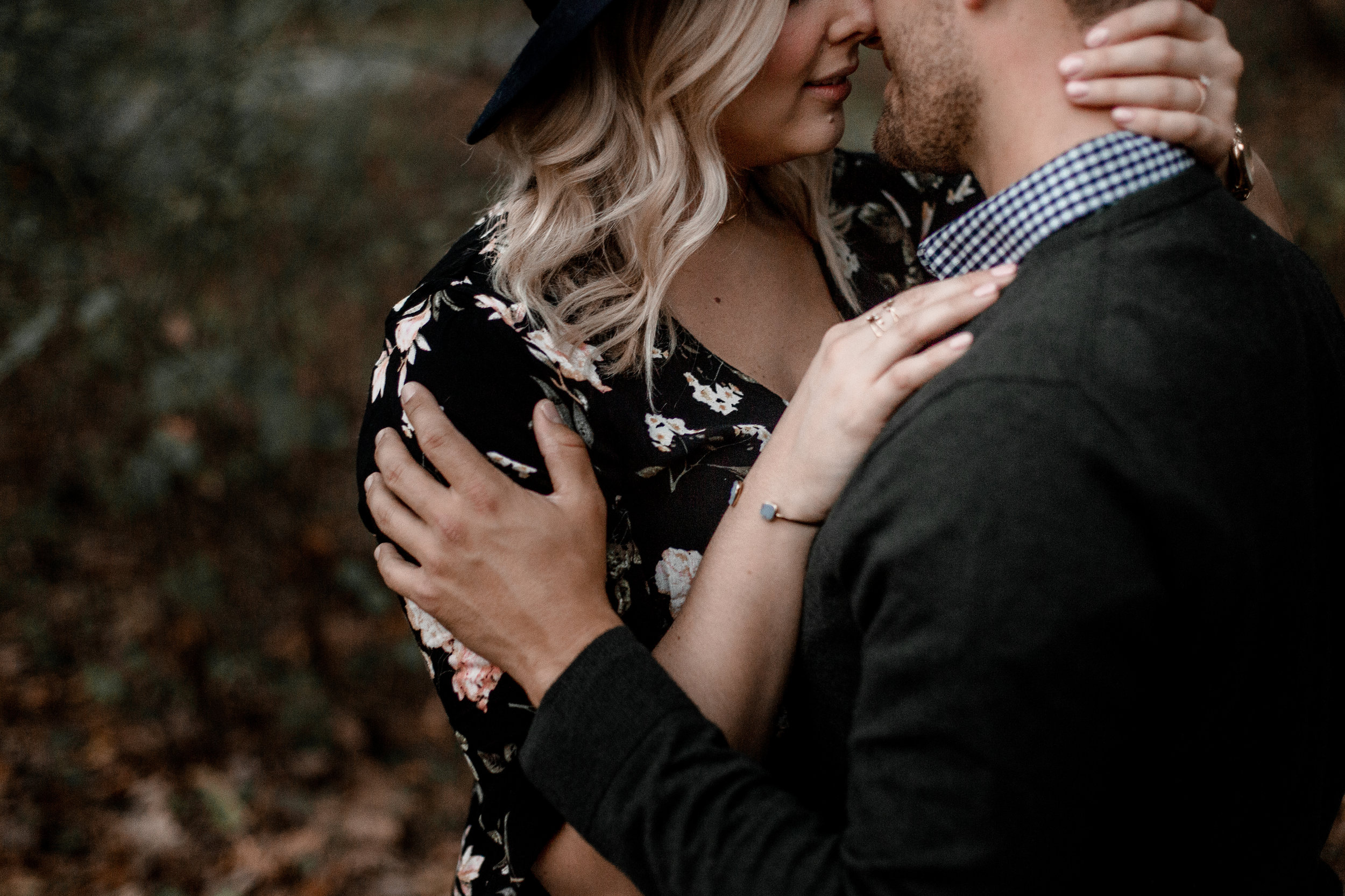 nicole-daacke-photography-carefree-bohemian-lancaster-pa-pennsylvania-engagement-photos-engagement-session-golden-sunset-adventure-session-in-lancaster-pa-lancaster-pa-outdoor-wedding-photographer-67.jpg