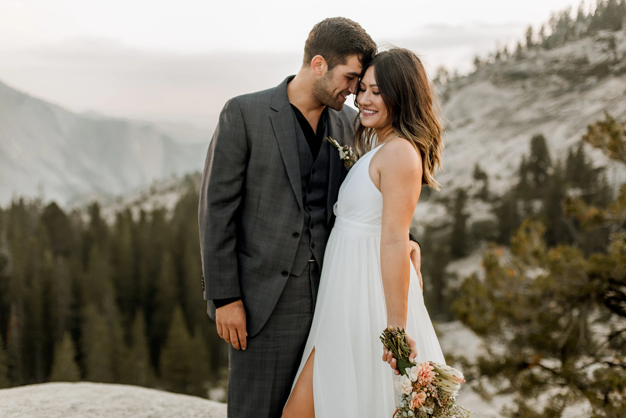 nicole-daacke-photography-yosemite-national-park-fall-elopement-adventurous-free-spirit-boho-bohemian-elopement-olmsted-point-yosemite-california-elope-adventure-elopement-photographer-30.jpg