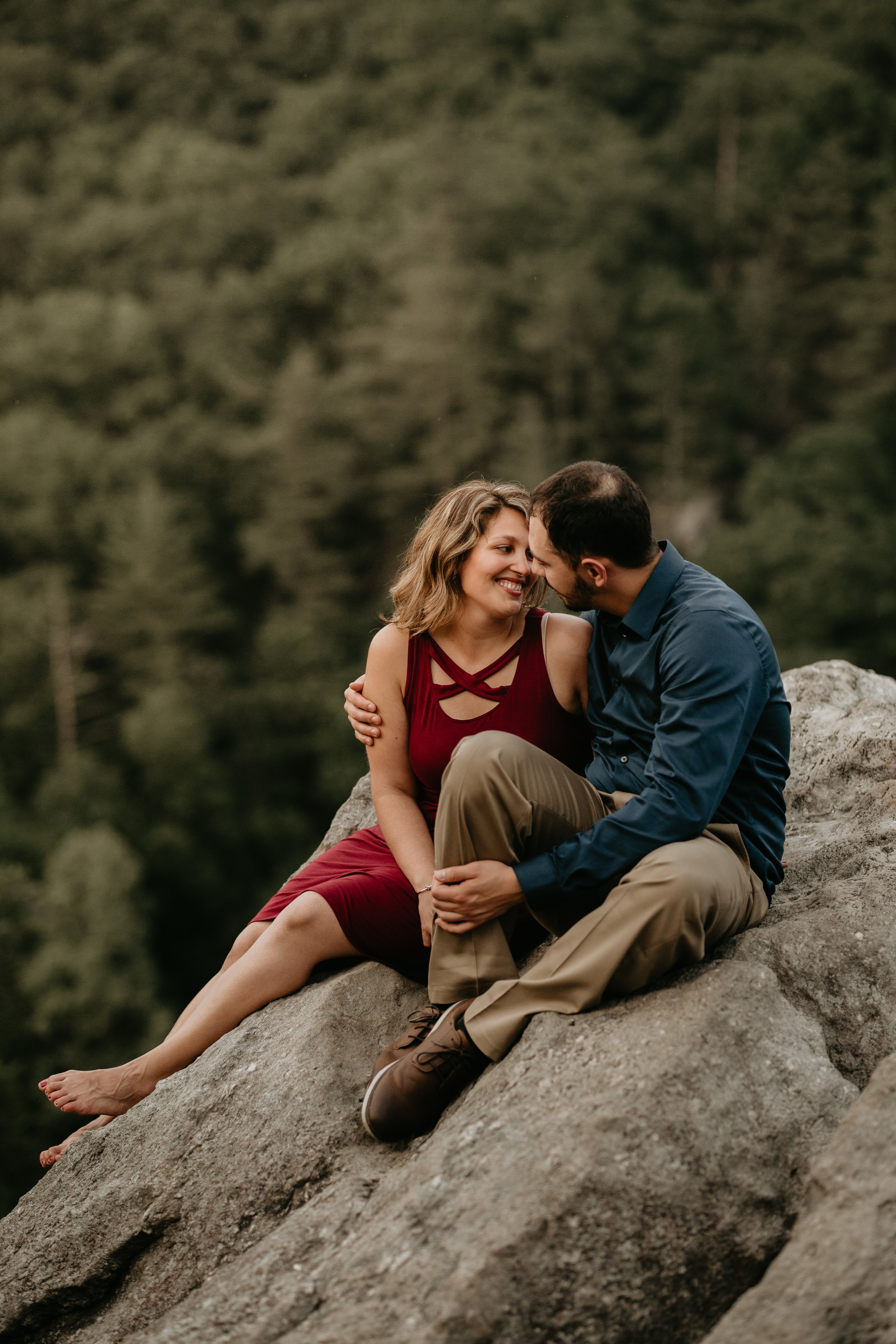 Nicole-Daacke-Photography-rock-state-park-overlook-king-queen-seat-maryland-hiking-adventure-engagement-session-photos-portraits-summer-bel-air-dog-engagement-session-35.jpg