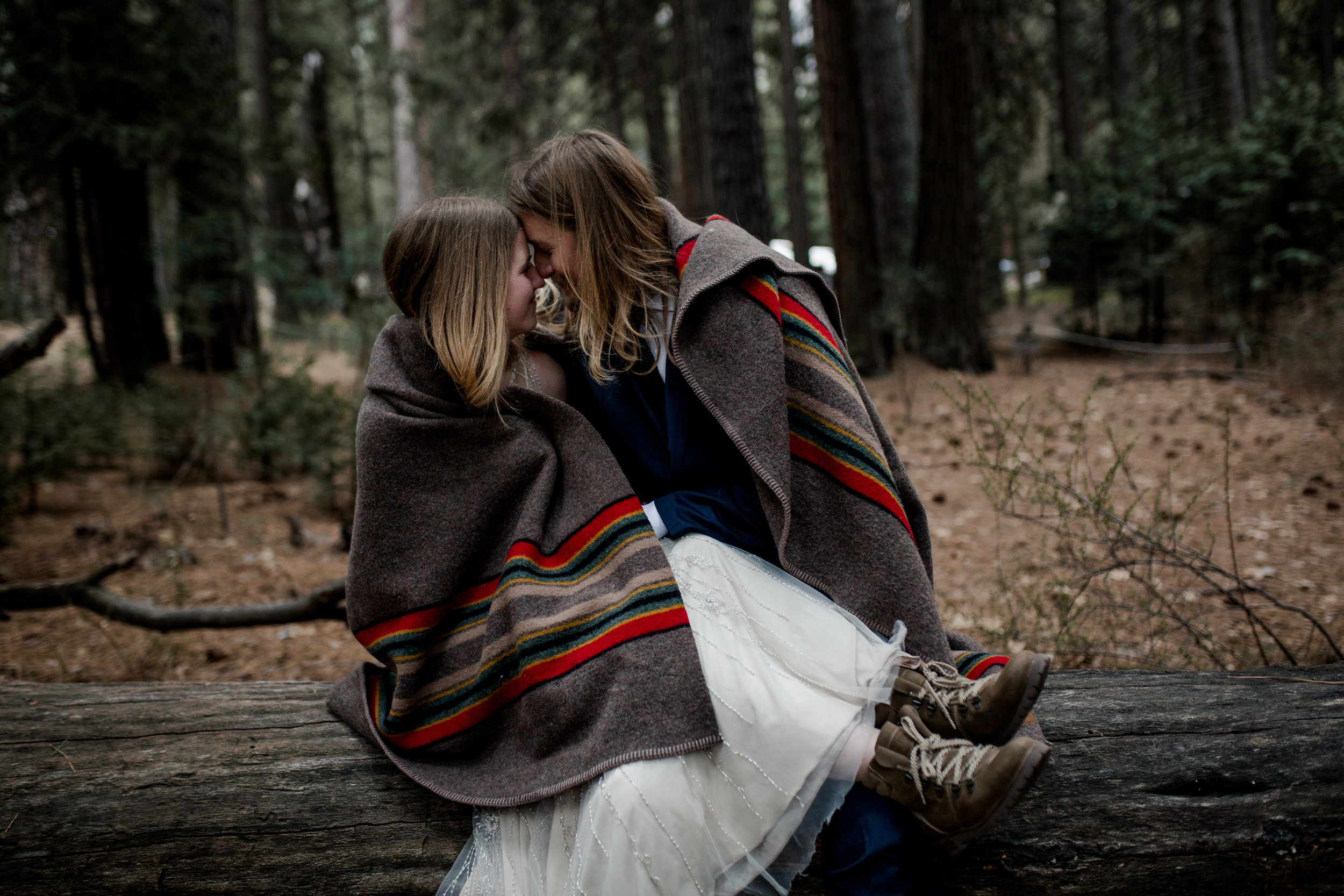 nicole-daacke-photography-yousemite-national-park-elopement-photographer-winter-cloud-moody-elope-inspiration-yosemite-valley-tunnel-view-winter-cloud-fog-weather-wedding-photos-101.jpg