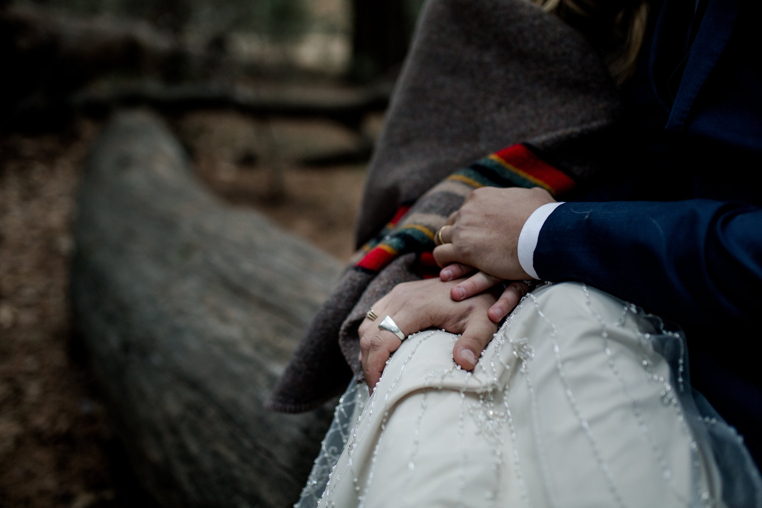 nicole-daacke-photography-yousemite-national-park-elopement-photographer-winter-cloud-moody-elope-inspiration-yosemite-valley-tunnel-view-winter-cloud-fog-weather-wedding-photos-103.jpg