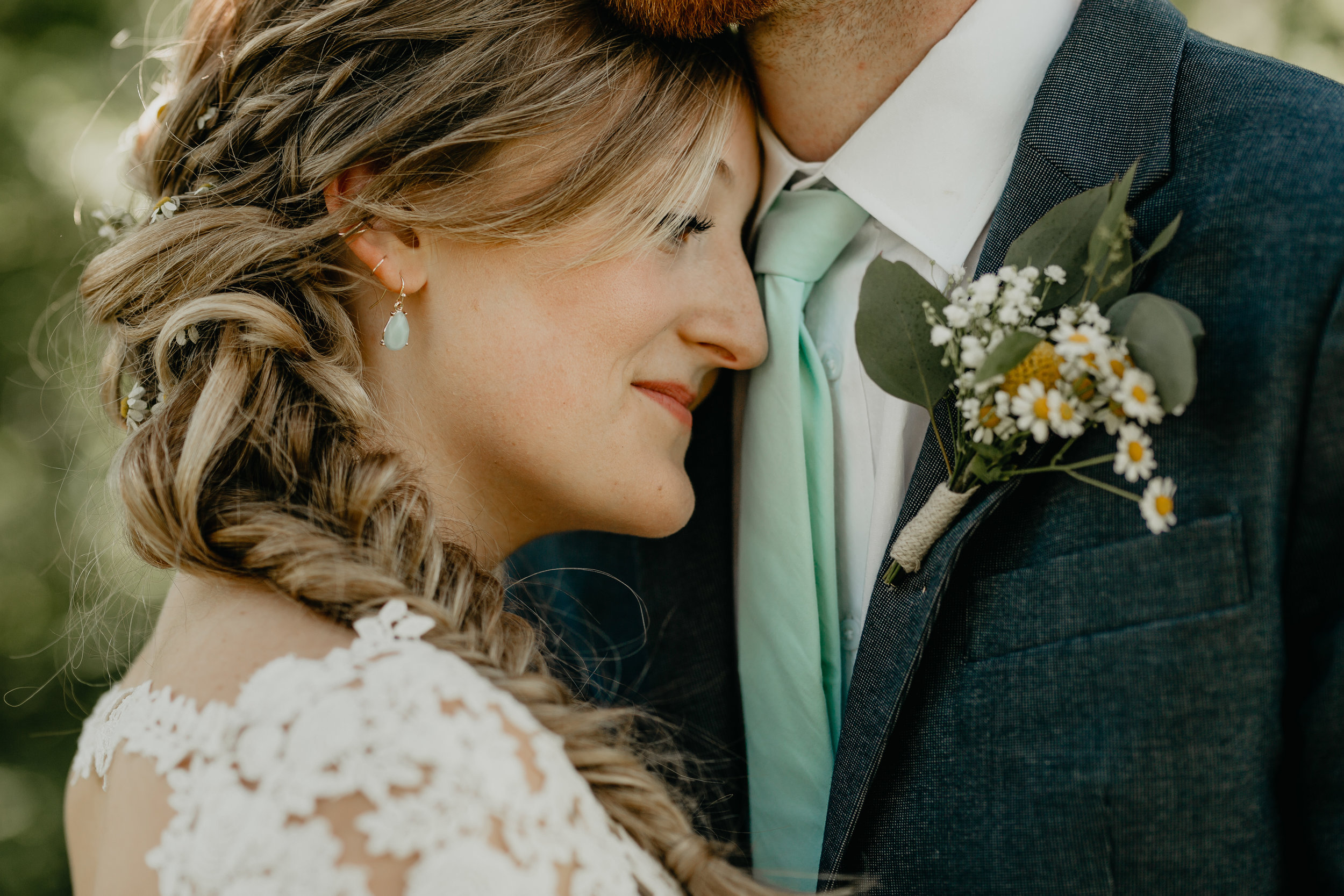 Nicole-Daacke-Photography-pennsylvania-laid-back-outside-backyard-wedding-family-summer-june-maryland-barefoot-bride-woodland-trees-sunset-couple-17.jpg