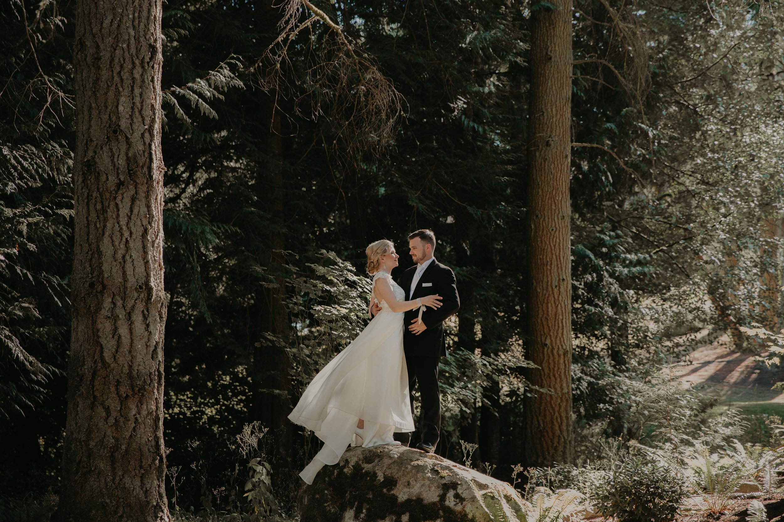 nicole-daacke-photography-kingston-house-bainbride-washington-wedding-photography-summer-wedding-lavendar-field-pacific-northwest-wedding-glam-forest-elopement-photographer-58.jpg