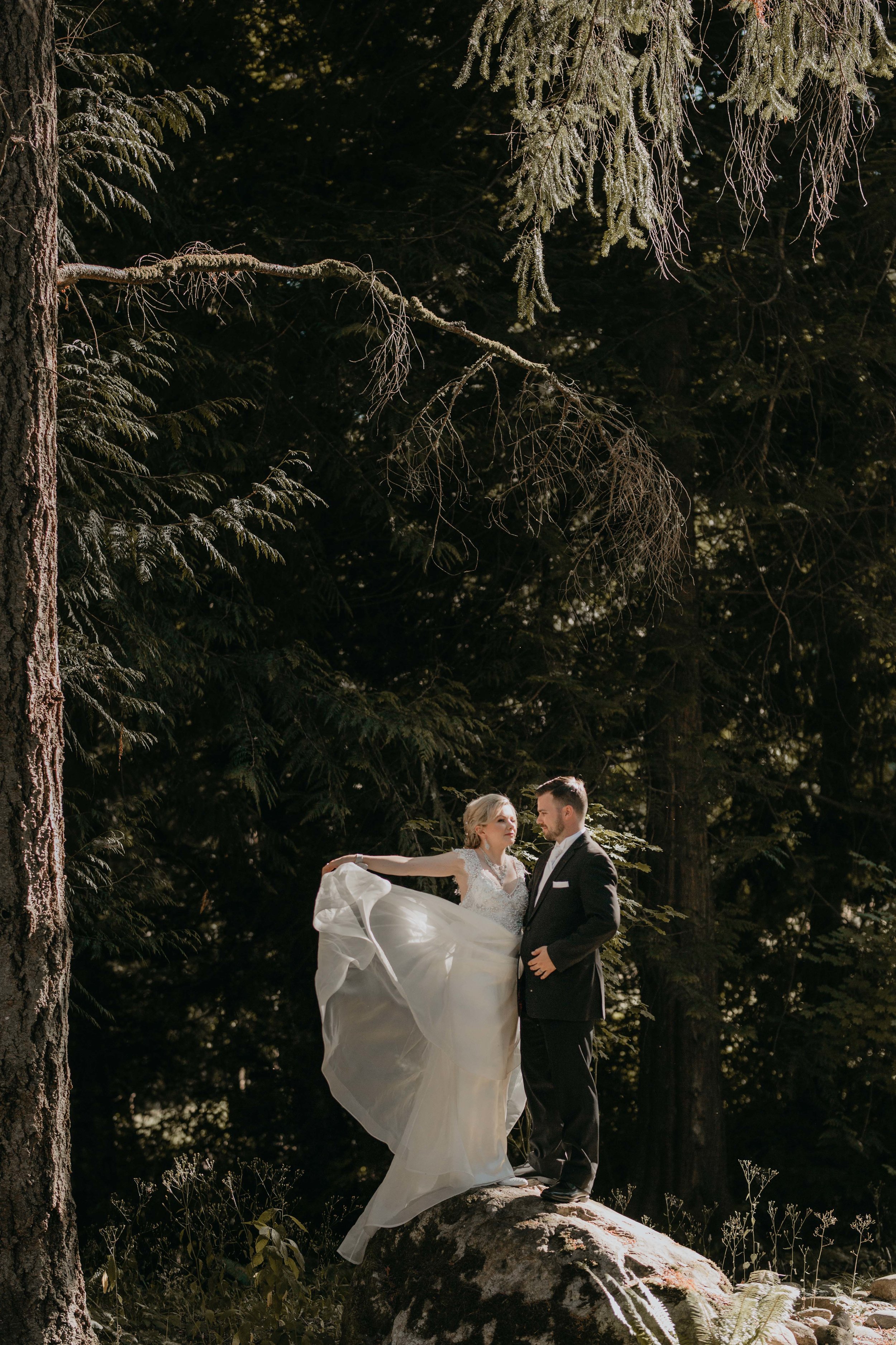 nicole-daacke-photography-kingston-house-bainbride-washington-wedding-photography-summer-wedding-lavendar-field-pacific-northwest-wedding-glam-forest-elopement-photographer-59.jpg